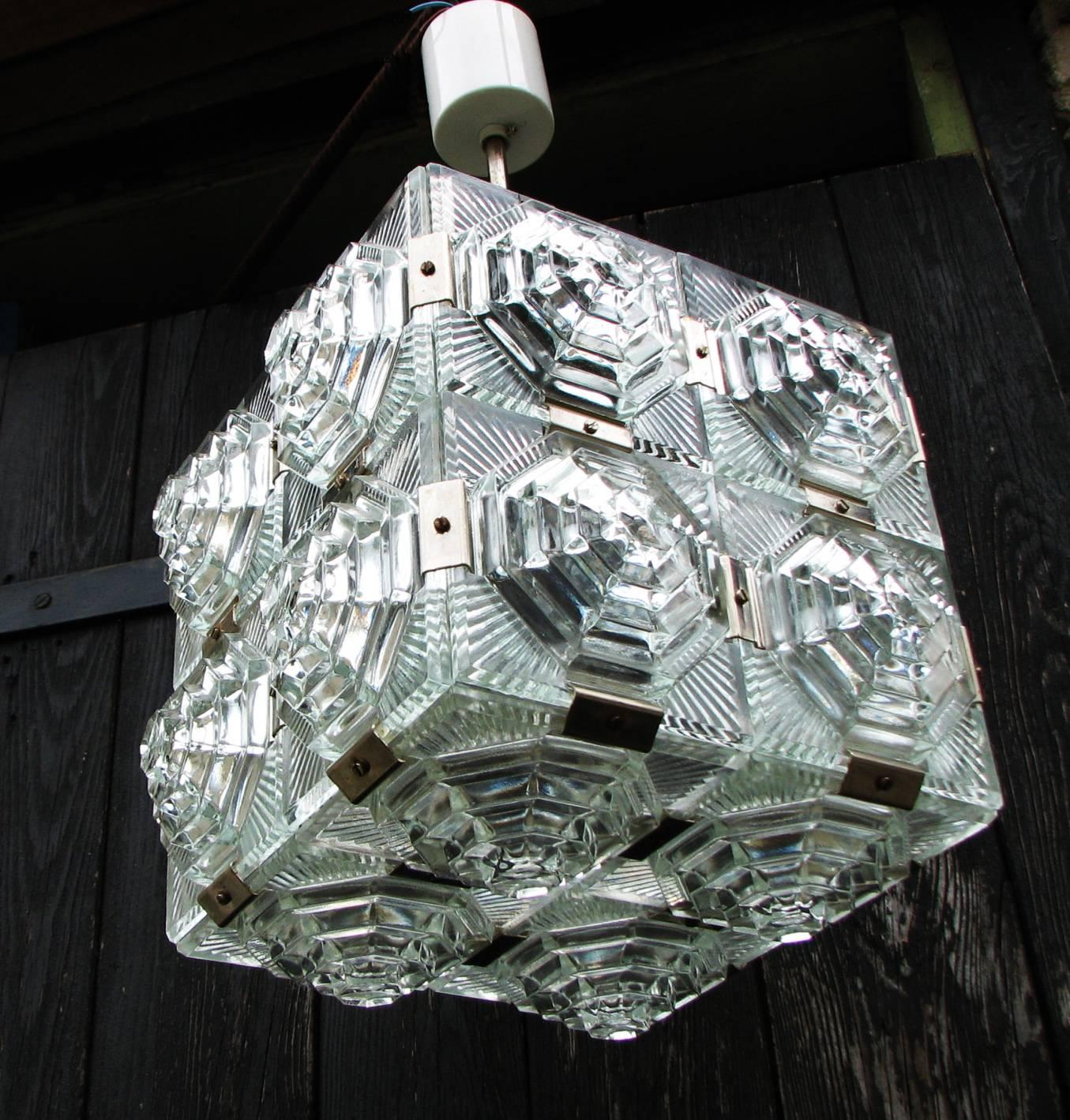 Midcentury cube form pendant ceiling fixture fitted with one E27 socket up to 100W. Made in the late 1960s by Kamenicky Senov in former Czechoslovakia.
Up to 25 pieces available.