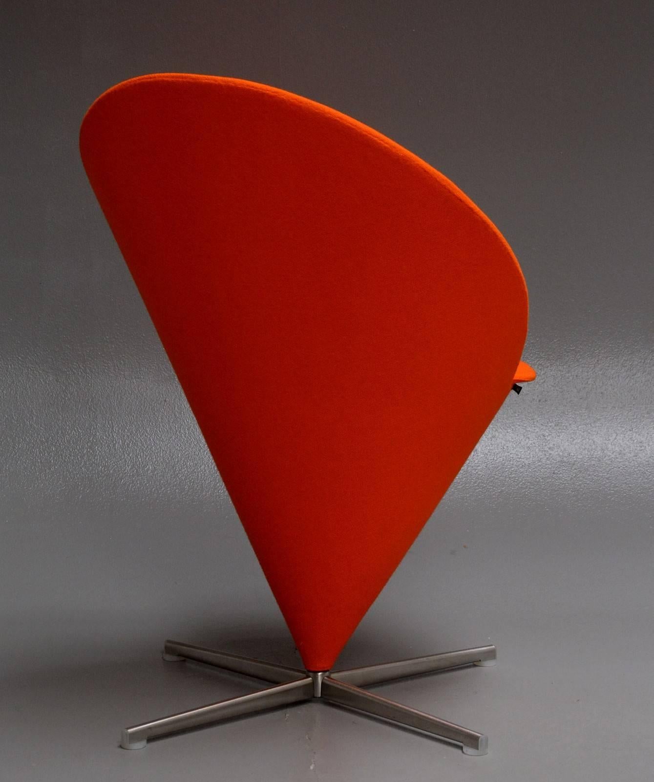 Verner Panton 'Cone Chair'. Completely covered in orange 'Tonus' woolen fabric, satin-brushed stainless steel base. Designed 1959.
Produced by Vitra in Switzerland. Minimal signs of wear.
Literature: 'Verner Panton, The Collected Works, Vitra