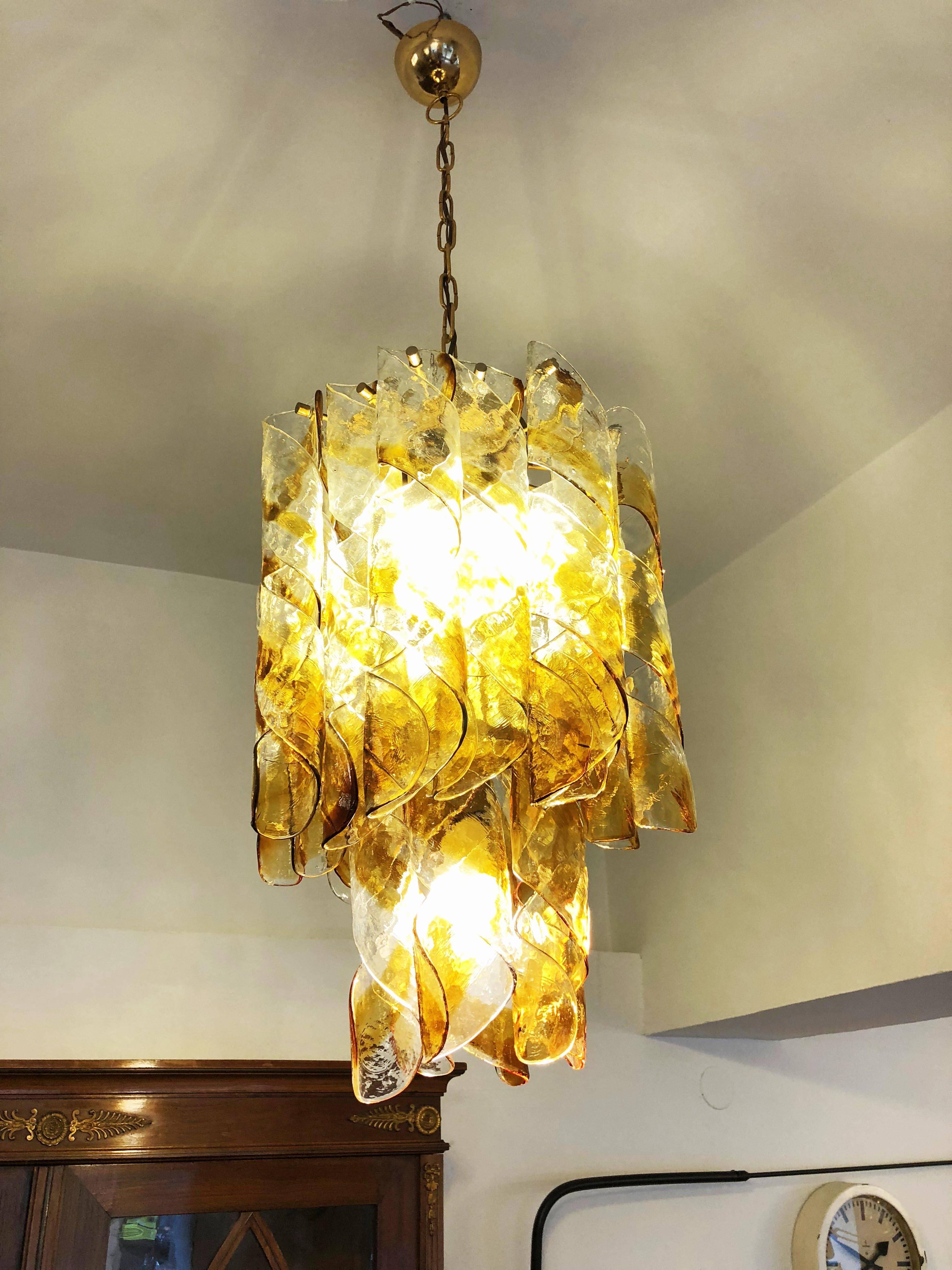 Mid-Century moderno Italian Murano Amber Twisted Glass Chandelier by Mazzega in vendita