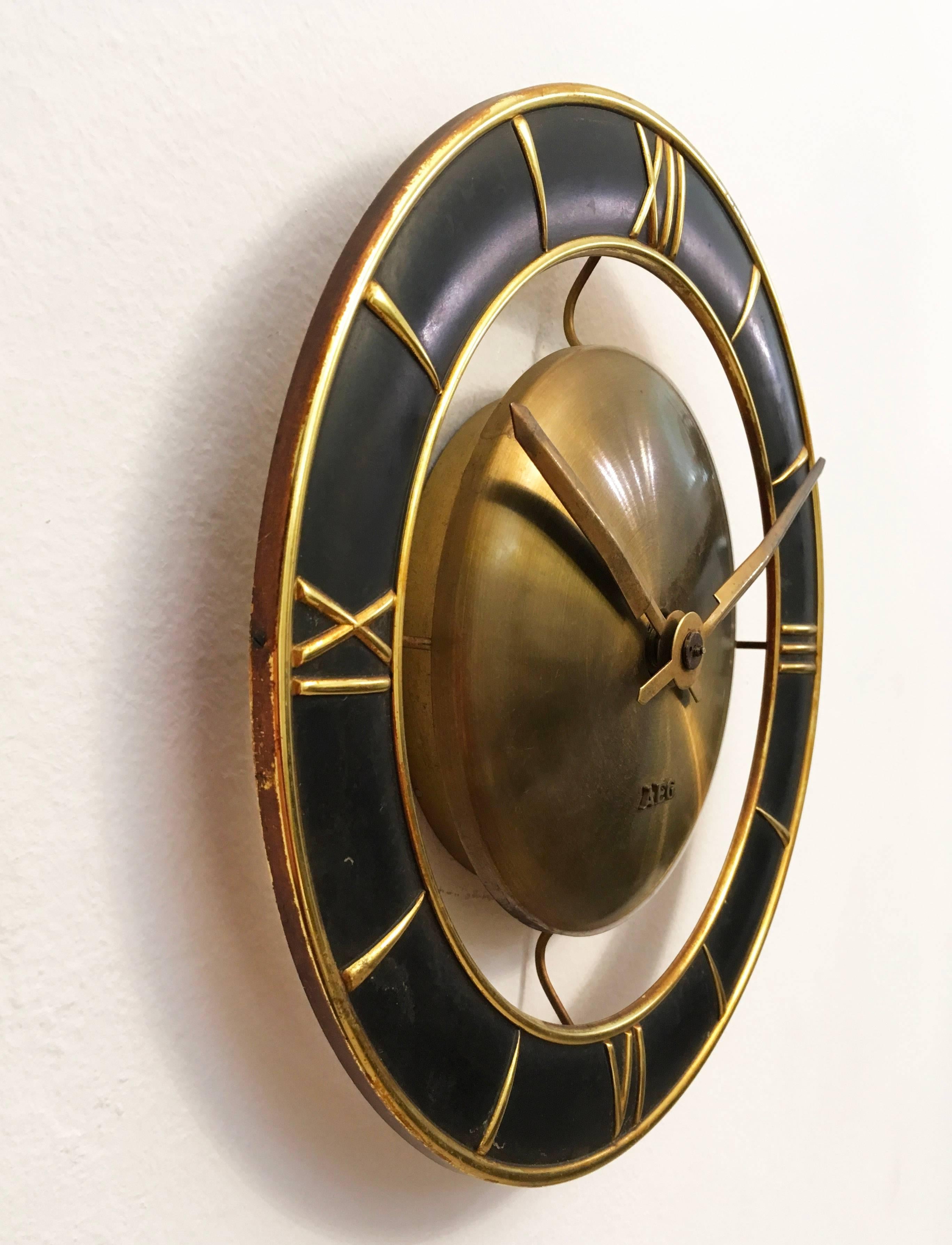 Brass body made in the late 1960s. Formerly a station or factory slave clock, it is now fitted with a modern quartz movement with a battery.
Delivery time 2-3 weeks.