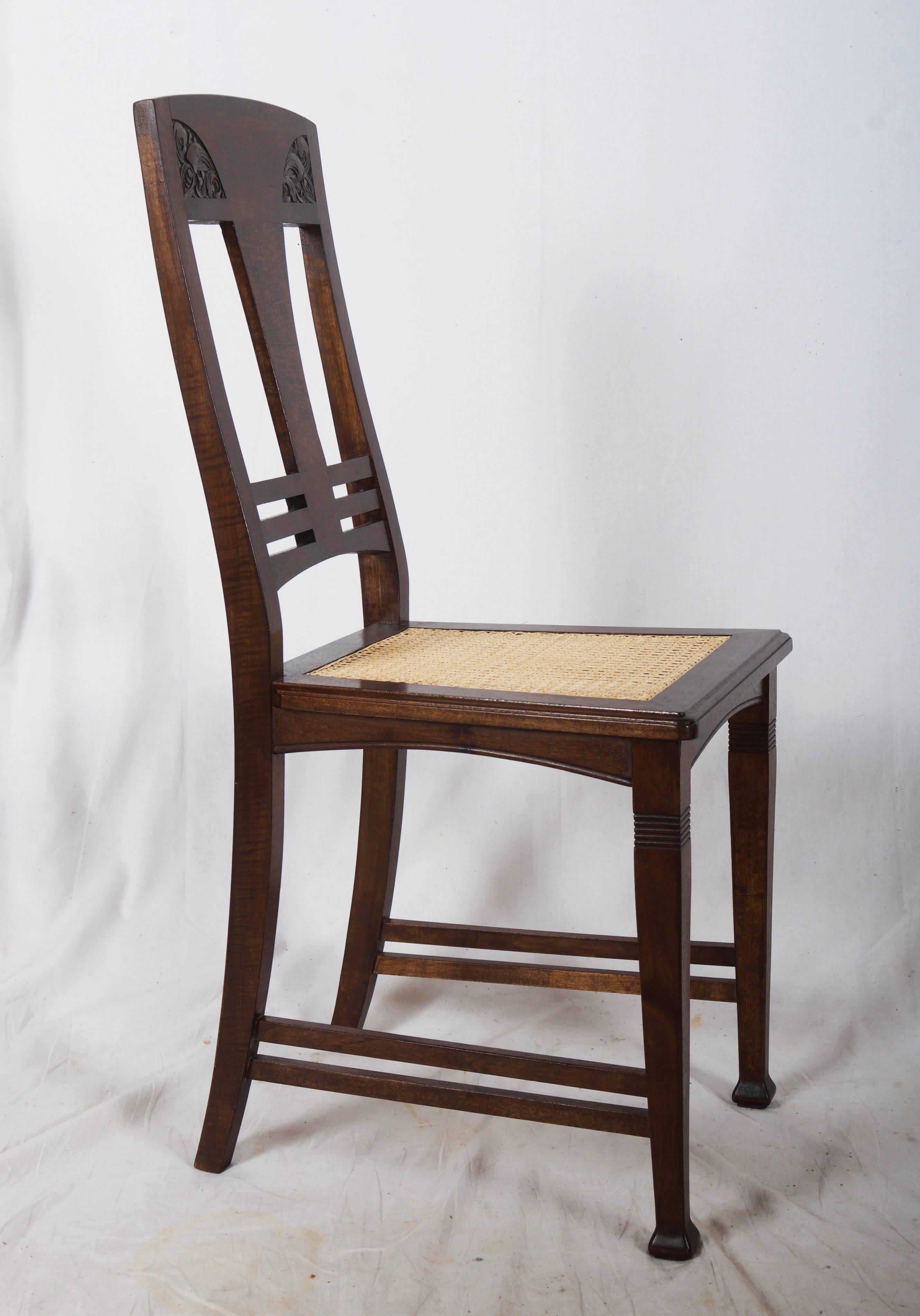 Nut wood construction with a canned seat. Made in Germany between 1900-1910
Four pieces available, delivery time 2-3 weeks.