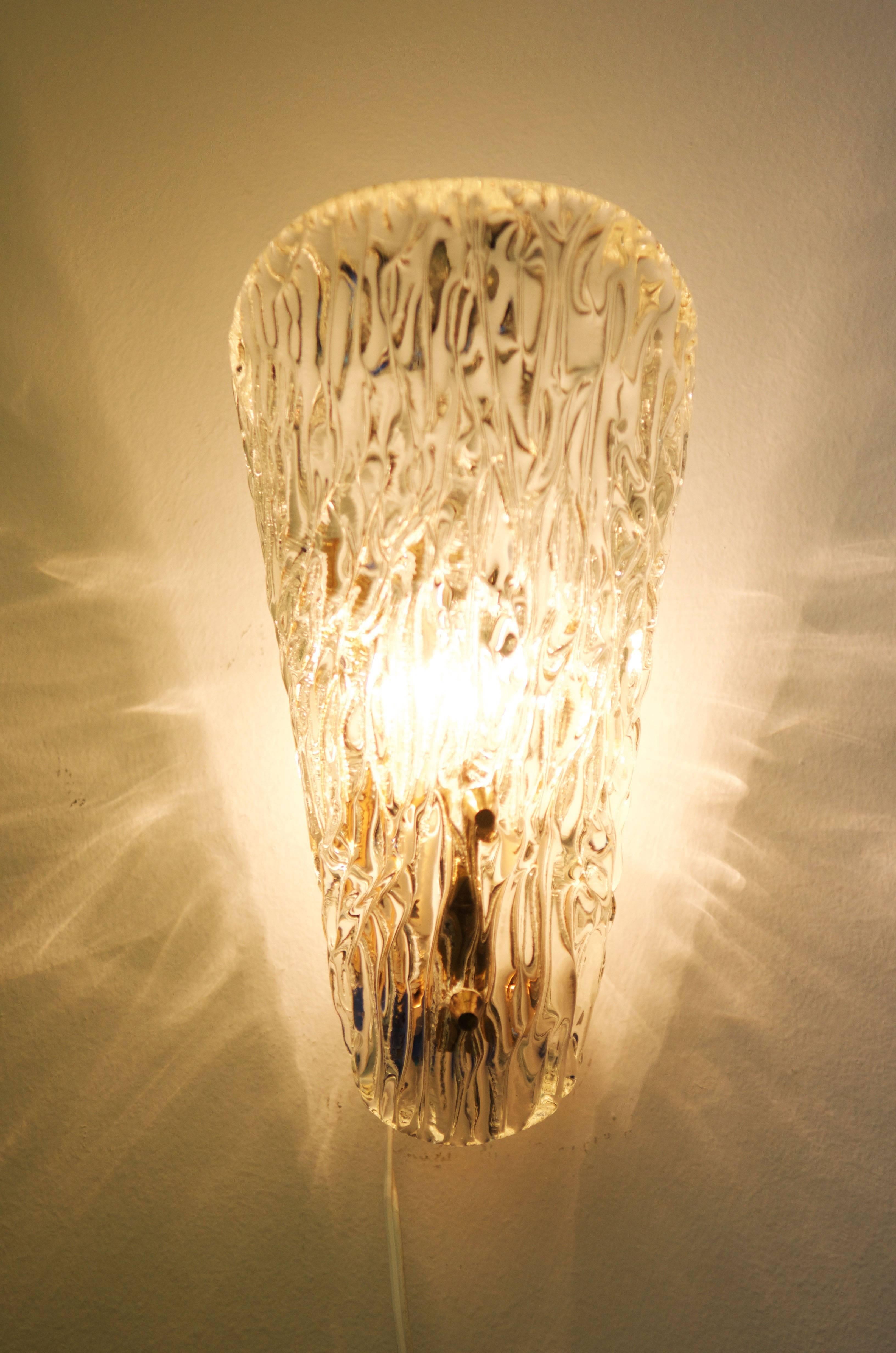 Ice Glass J.T. Kalmar Sconce In Good Condition In Vienna, AT