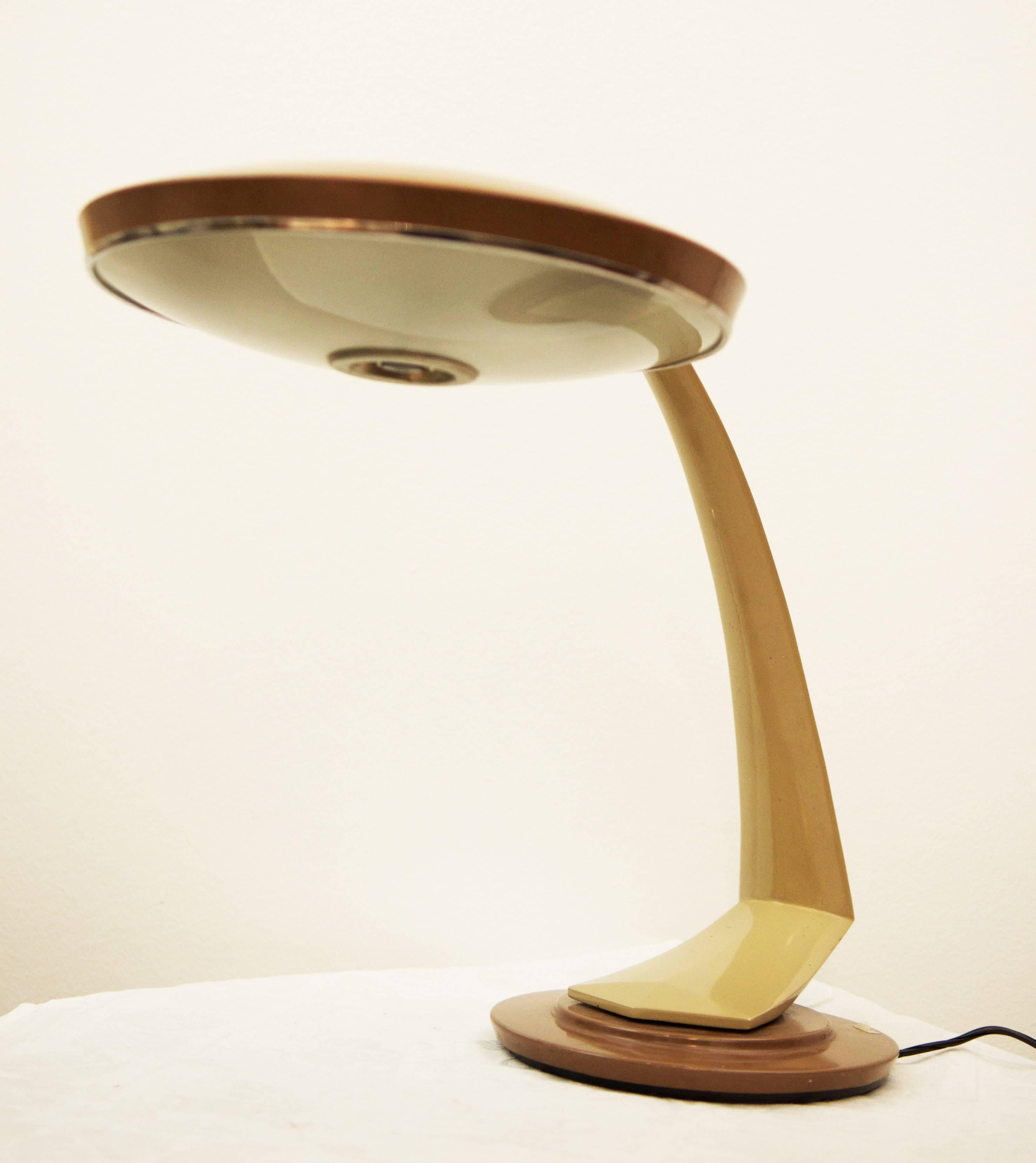 Midcentury spanish desk lamp with swivel arm and a switch at the base of the lamp head, Madrid from the 1960s.
Labelled on the base FASE, in two tones brown and baige. 