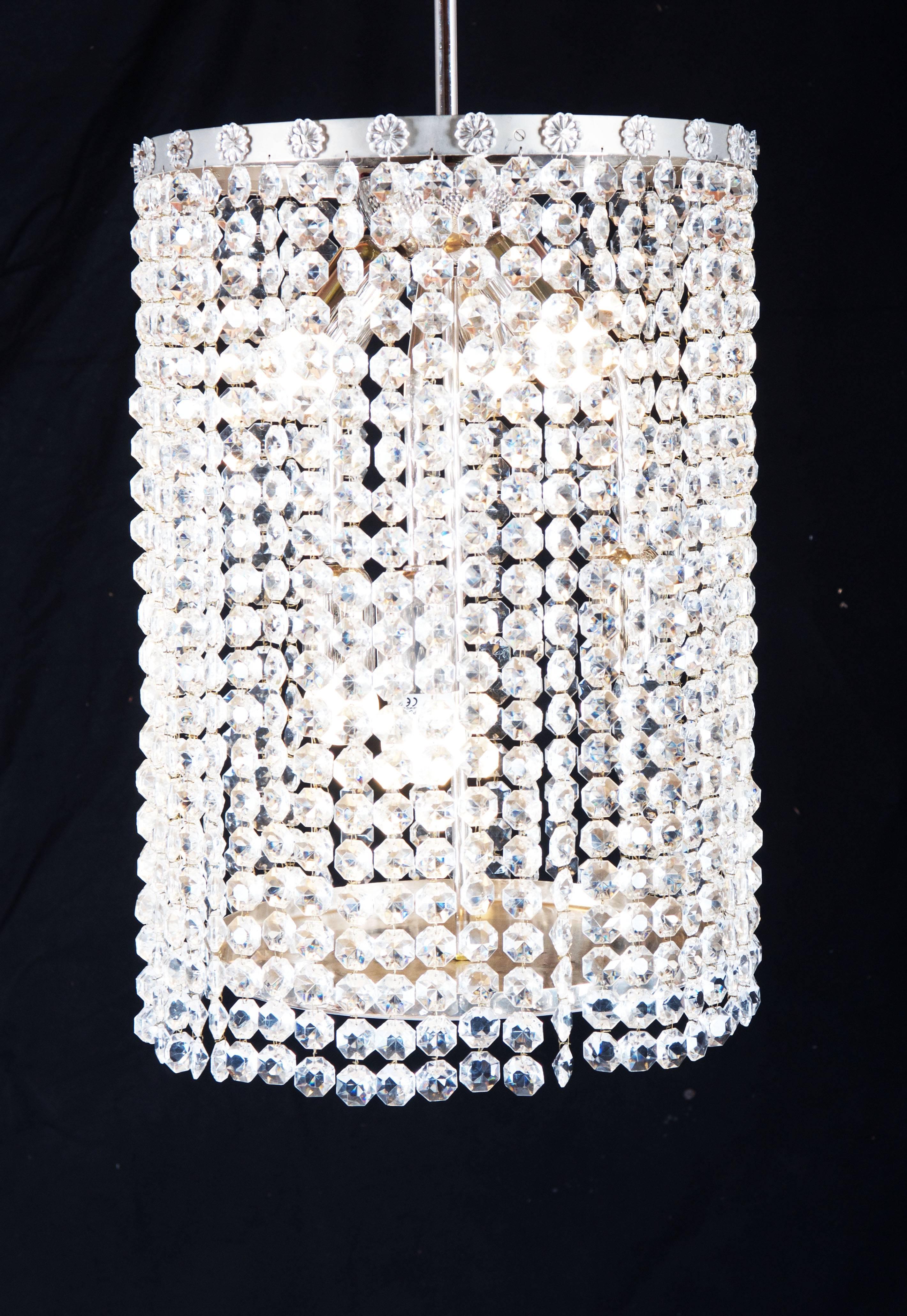 Beautiful cylindrically chandelier in the style of Bakalowits & So¨hne from the 1960s.
With six E14 sockets and new electric.
Dimension of the cylinder only is 35 x 50cm (13.77 x 19.68in).
 
