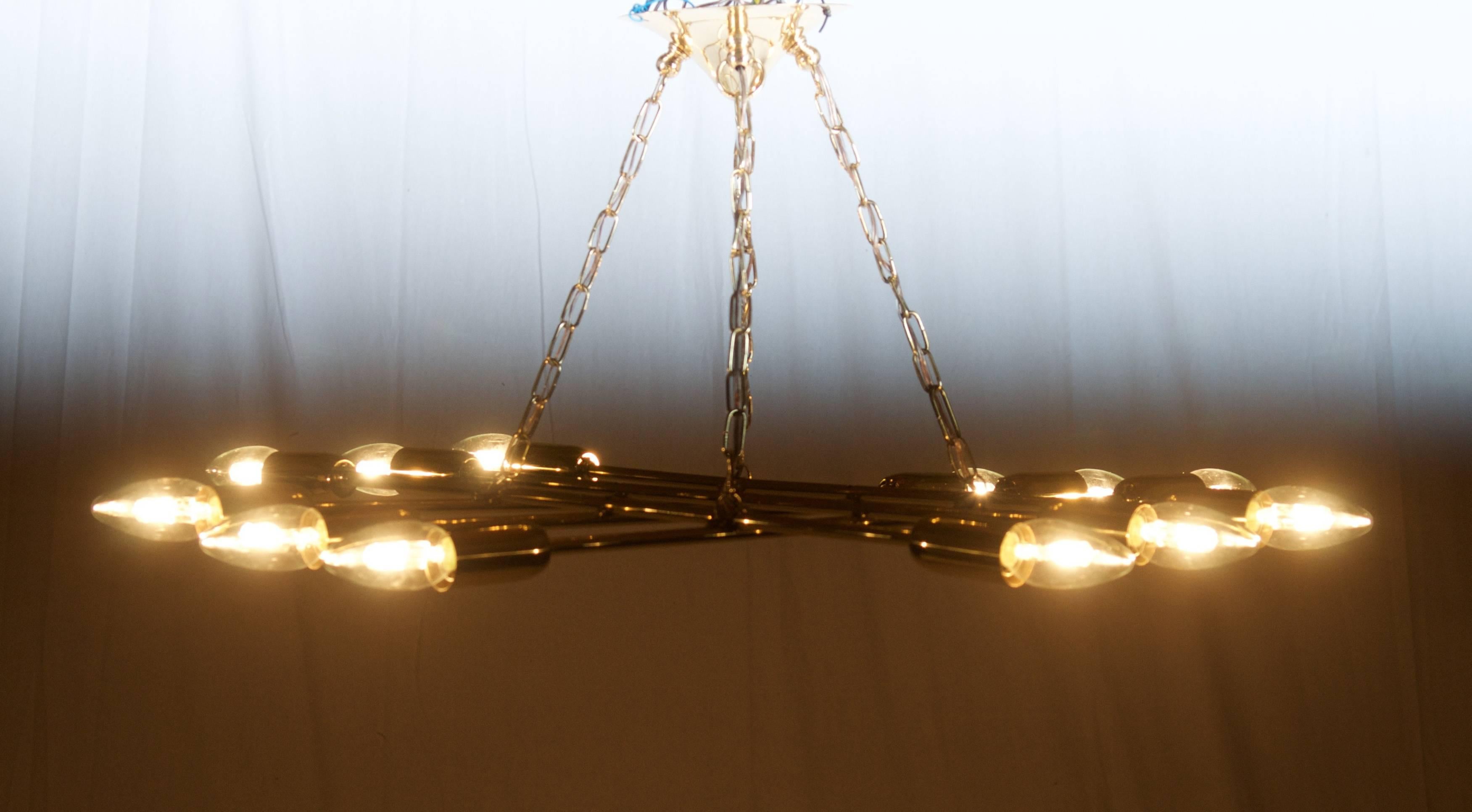 Austriaco Lampadario in ottone di Rupert Nikoll in vendita