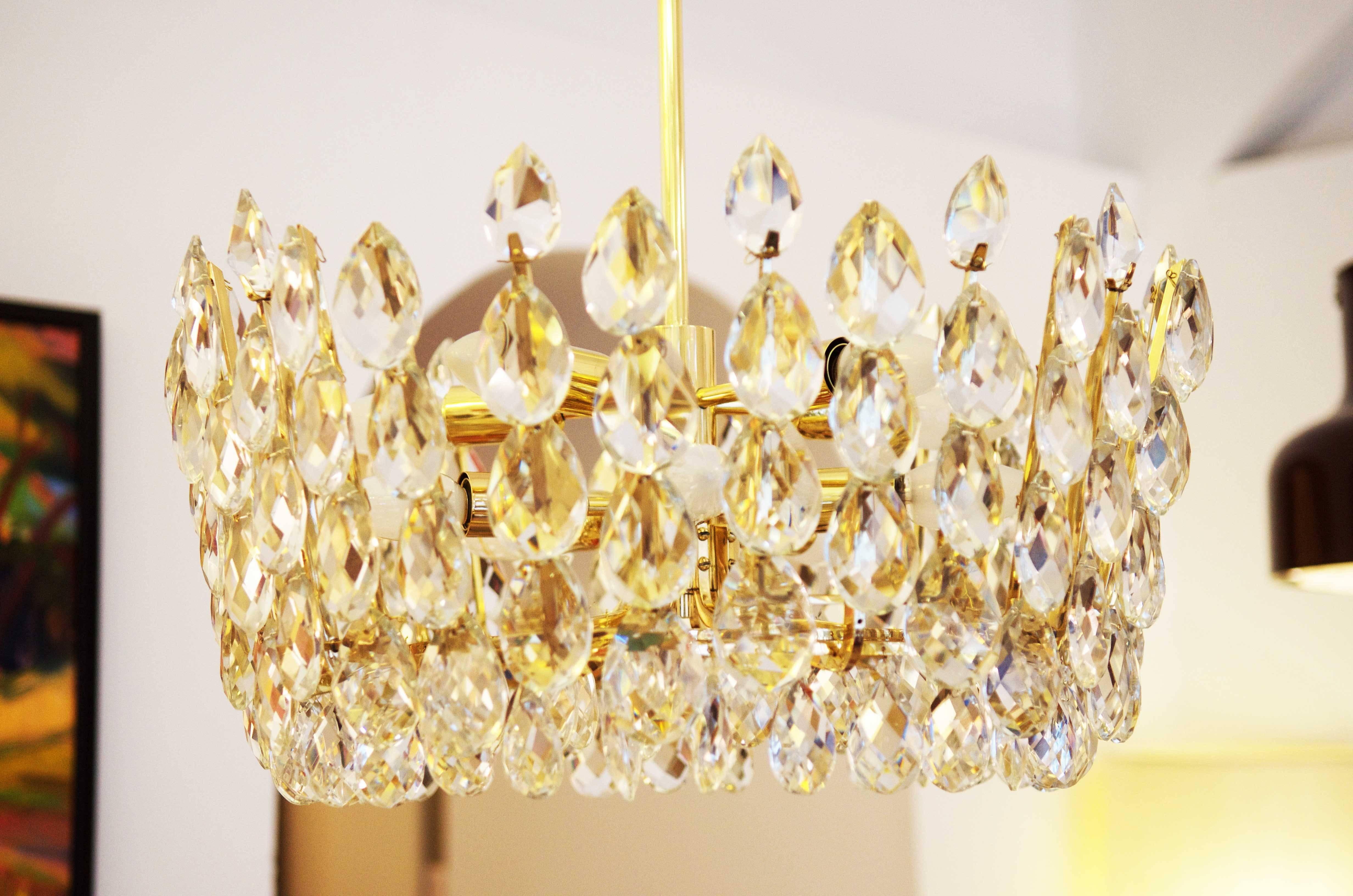 Mid-20th Century Beautiful Cut Crystal Chandelier by Bakalowits & Söhne For Sale
