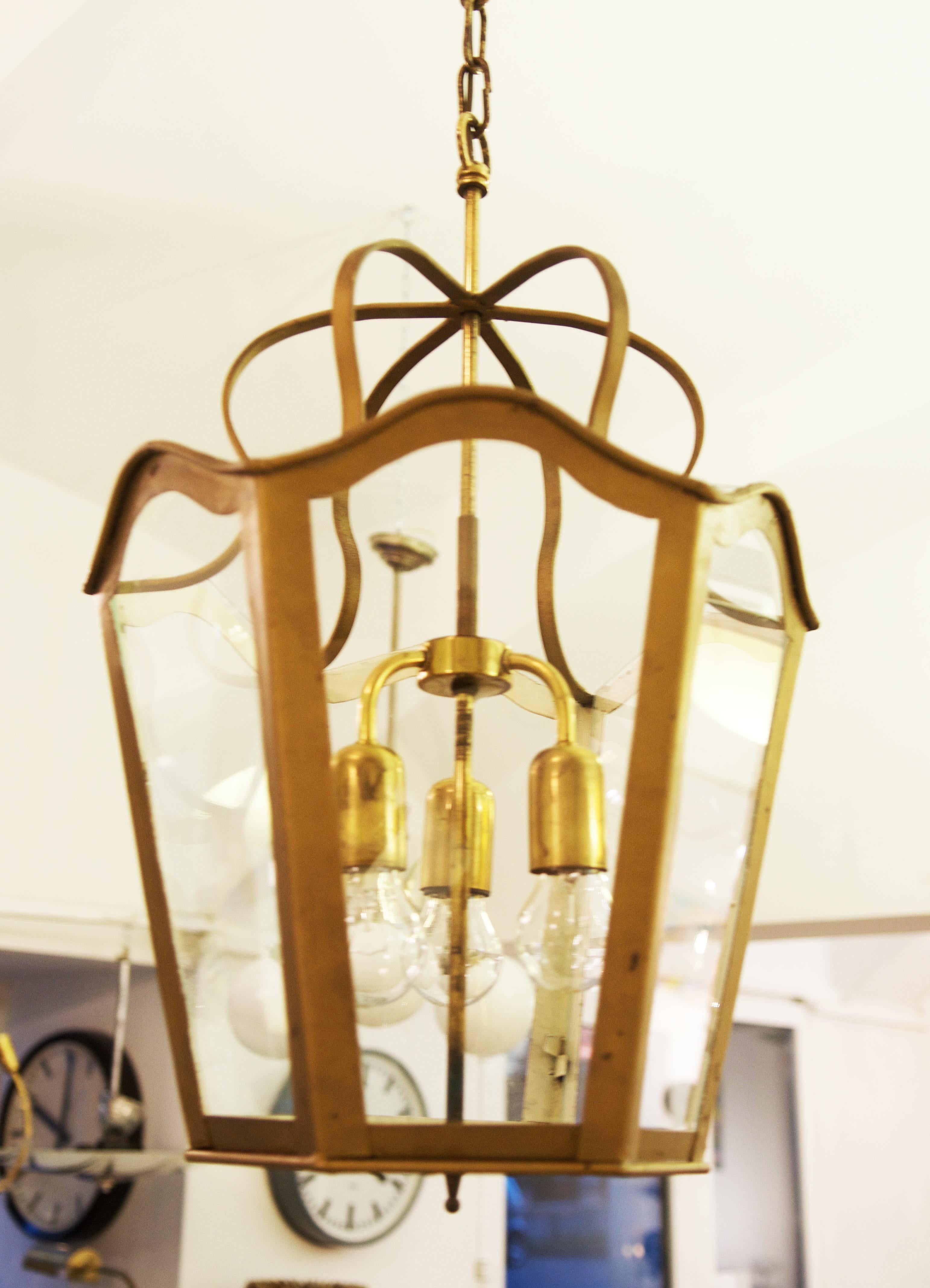 Laten in Art Nouveau style with painted steel and brass frame with six glasess and three E27 Sockets Vienna from the 1960's.
Dimetion of the lamp only: 41x41x64cm (16.14x16.14x25.19inch)