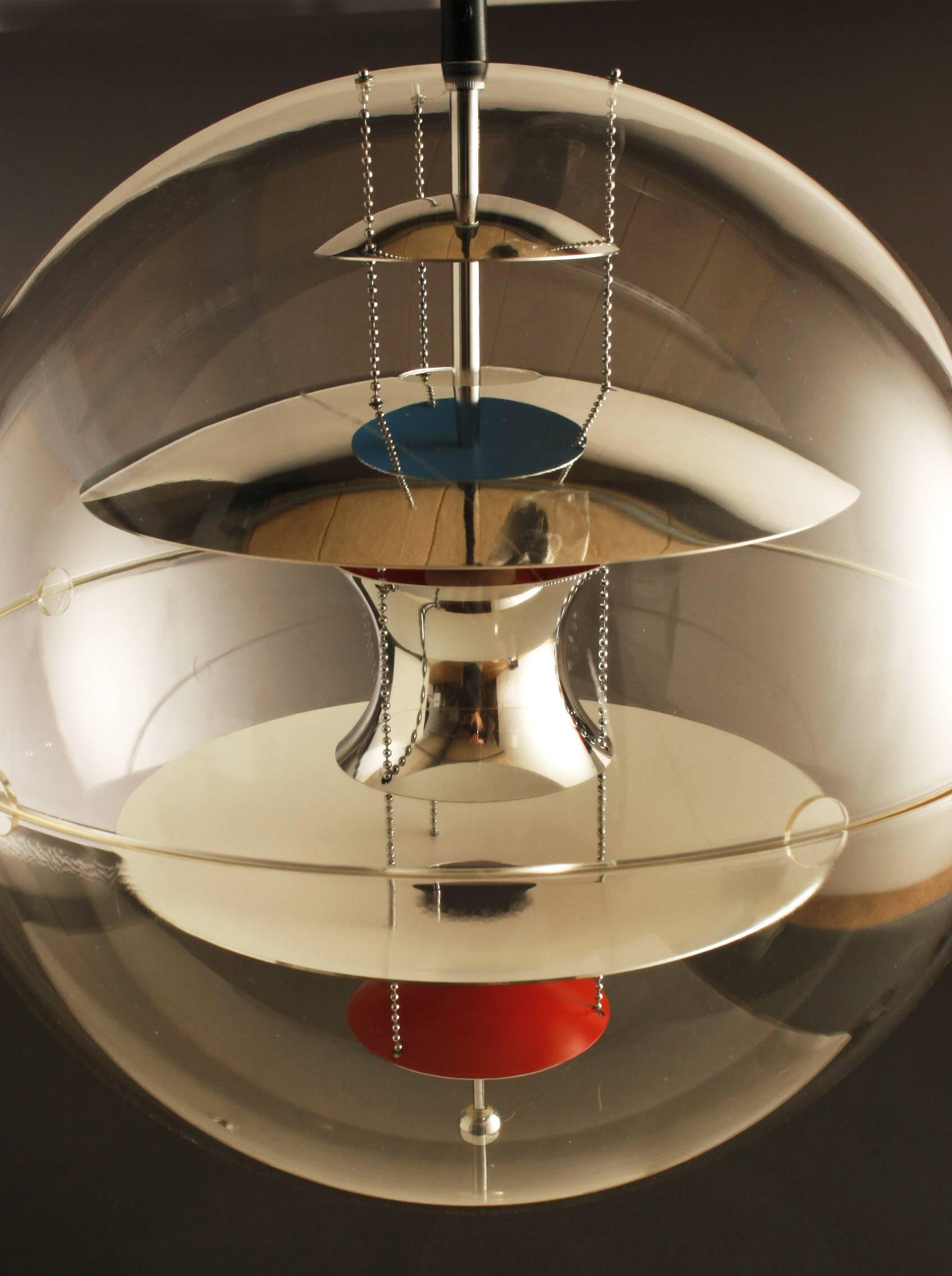 Verner Panton Globe Pendant In Excellent Condition In Vienna, AT