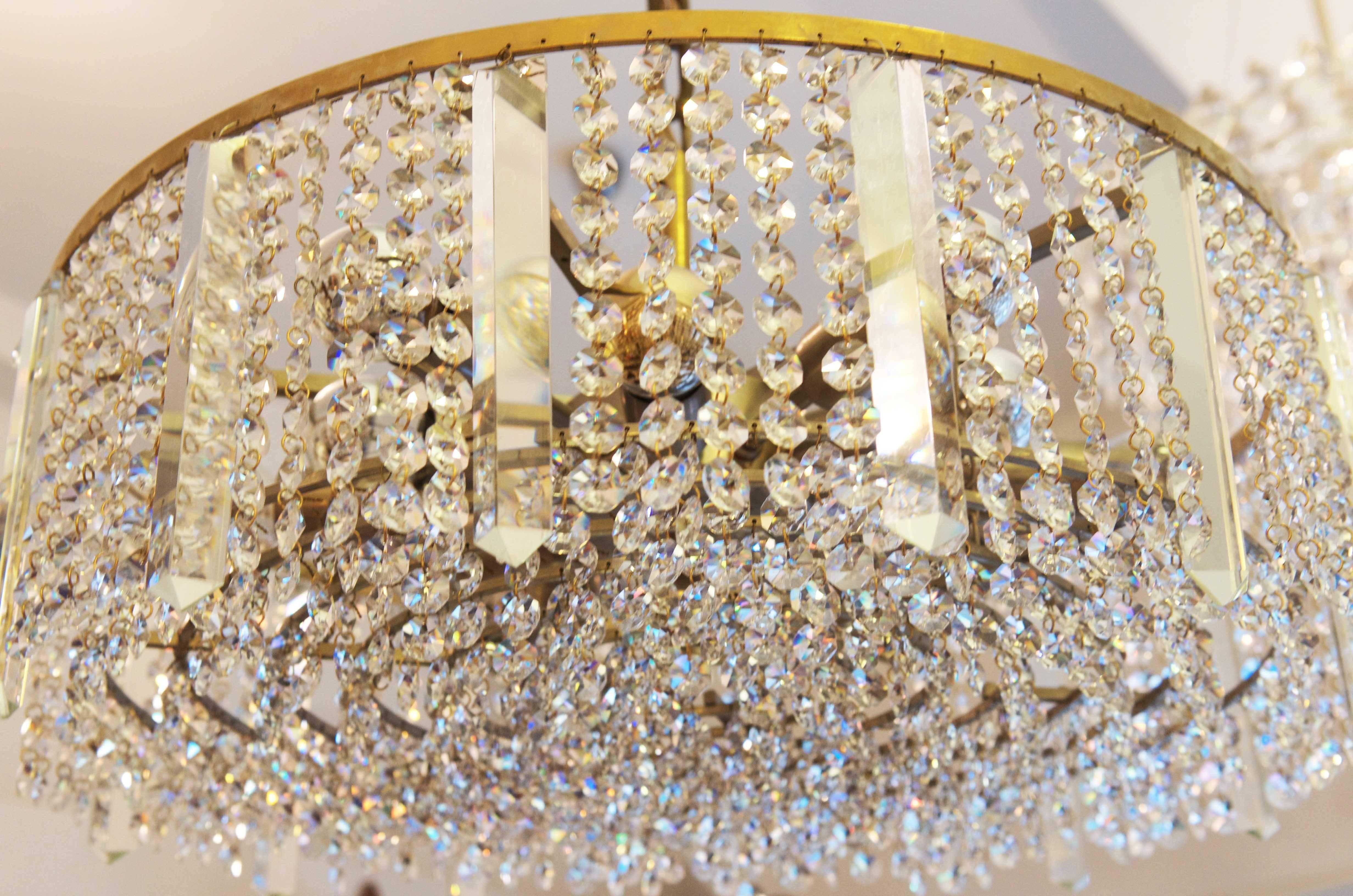 Metà XX secolo Lampadario austriaco in cristallo tagliato di Bakalowits & Söhne in vendita