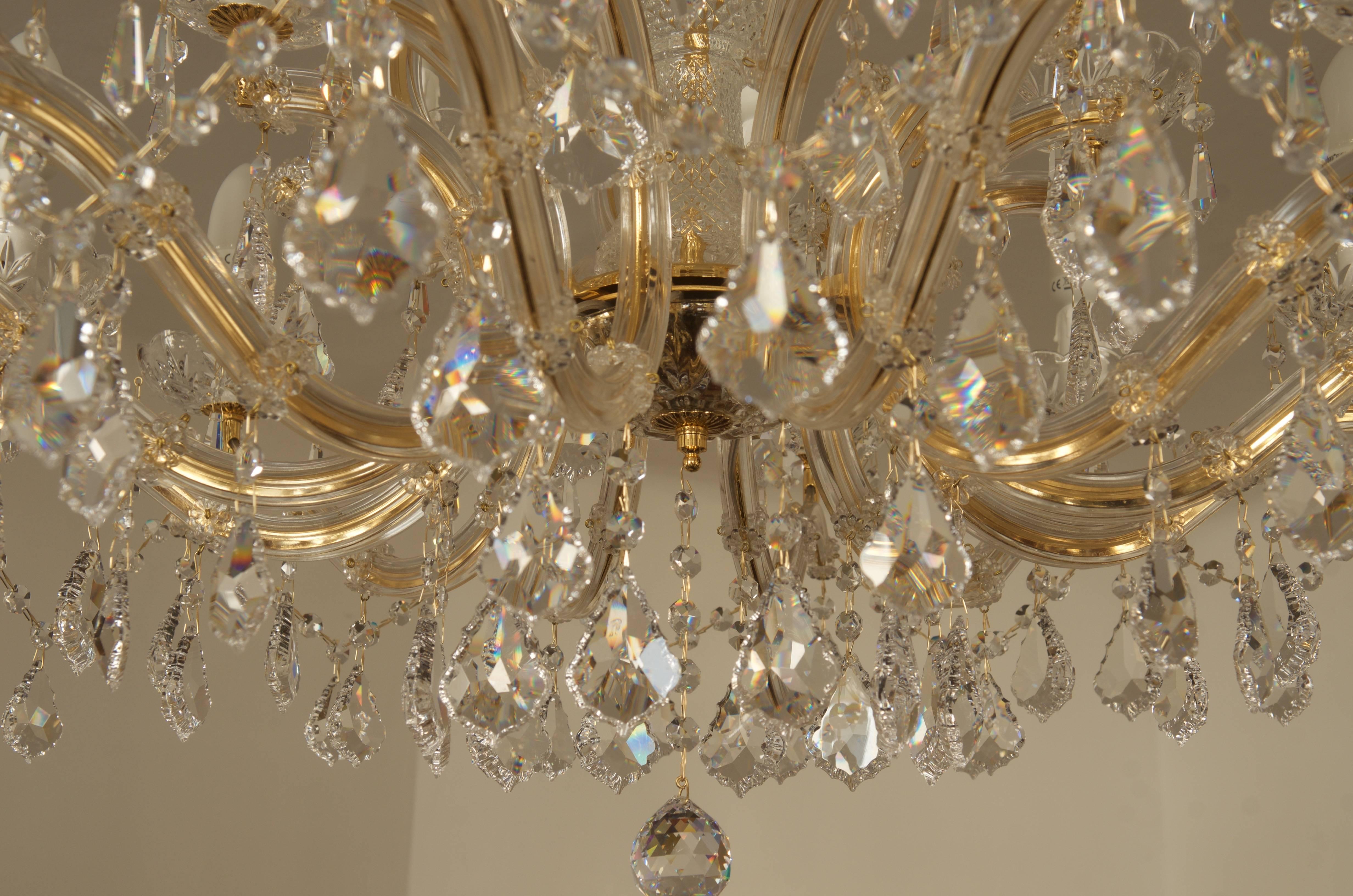 Very Large Italian Crystal Chandelier  In Excellent Condition In Vienna, AT