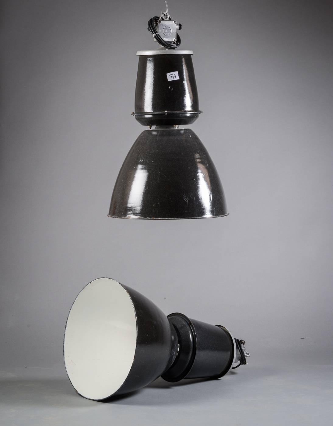 Large Czech Factory, Industrial Pendant Lamp In Good Condition For Sale In Vienna, AT