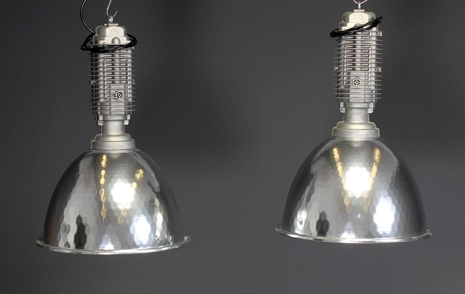 Industriel Lampes à suspension ou plafonniers industriels d'usine par Zumtobel en vente