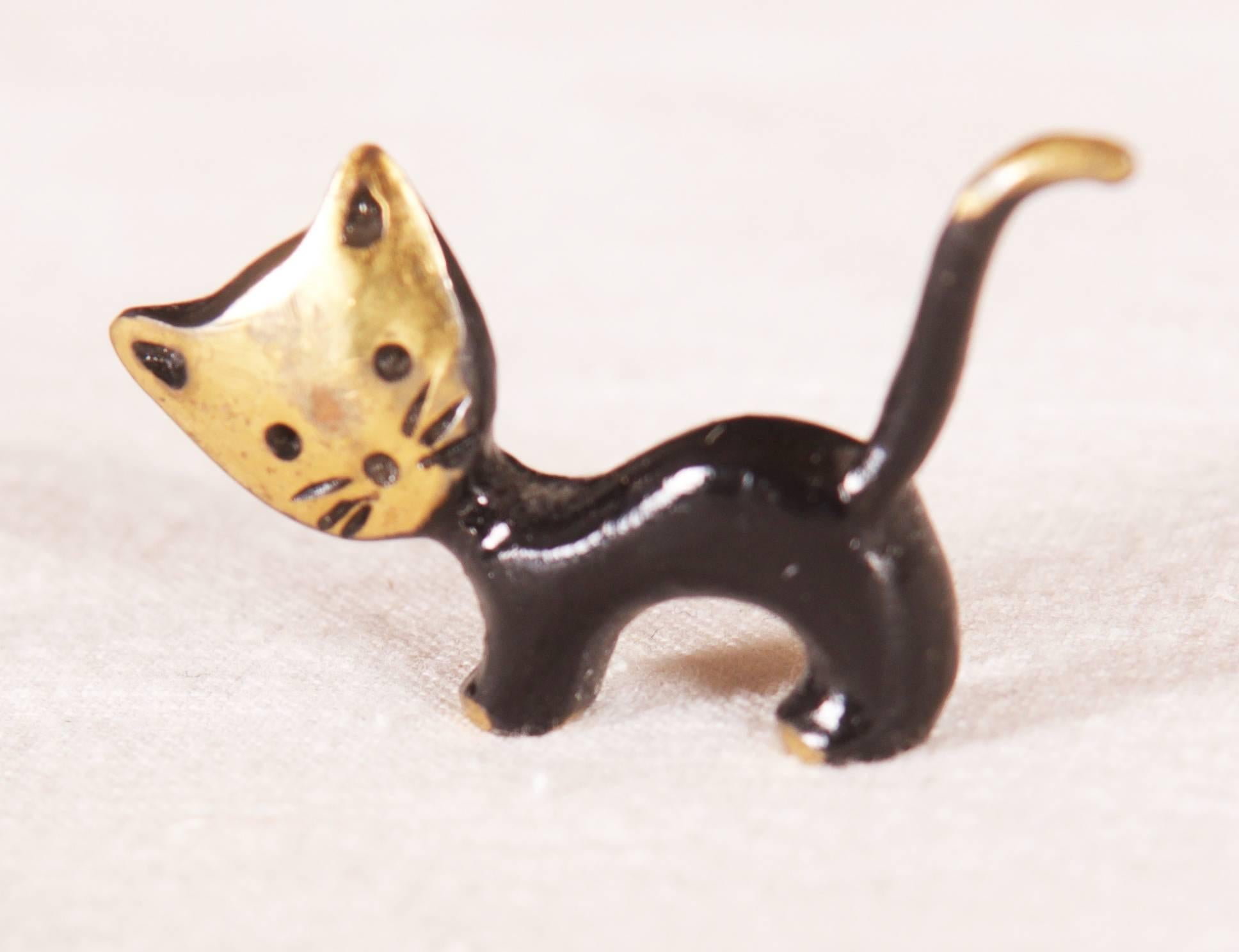 Mid-Century Modern Beautiful Small Cat Sculpture by Walter Bosse