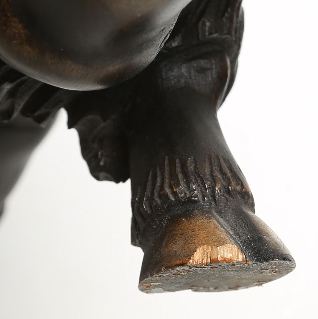 Metà XX secolo Rara scultura in legno di Ox Art del 1932 in vendita