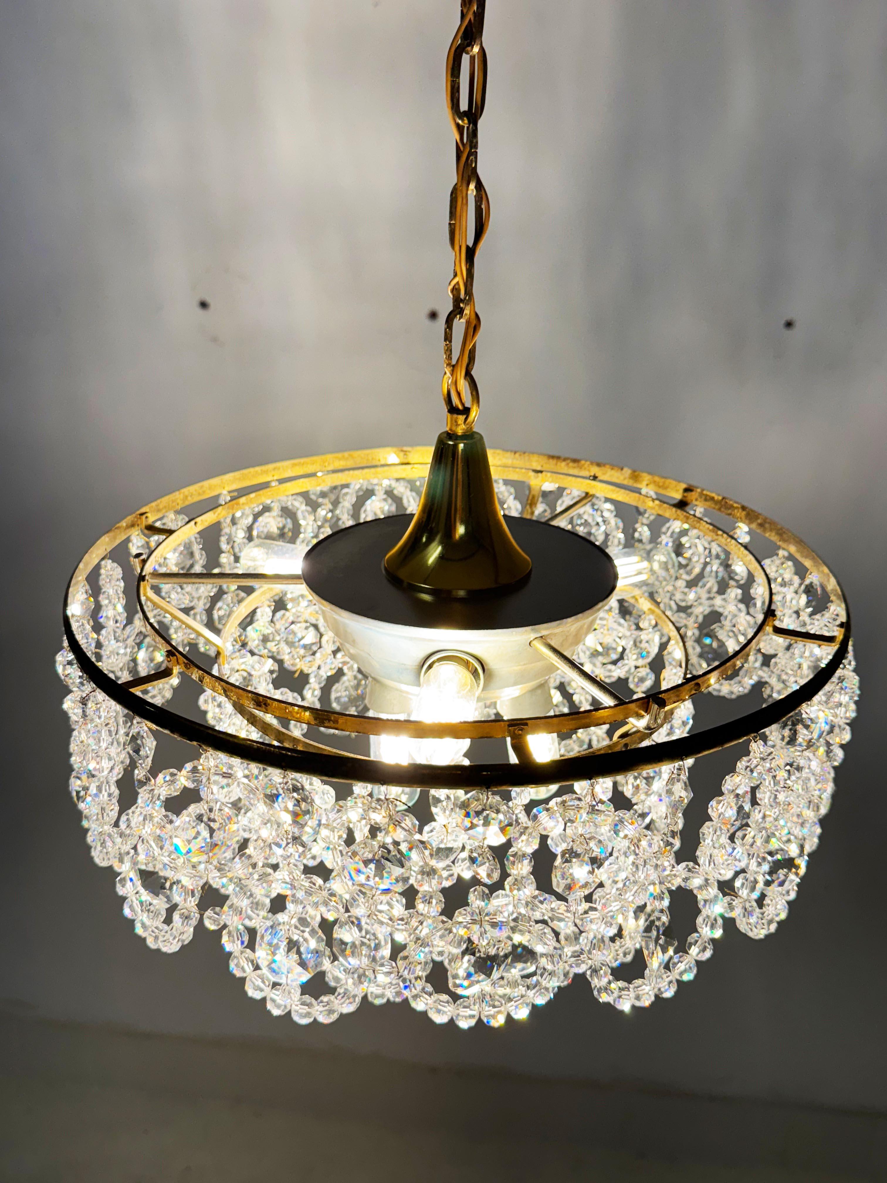 Lustre en cristal taillé du milieu du siècle en vente 1