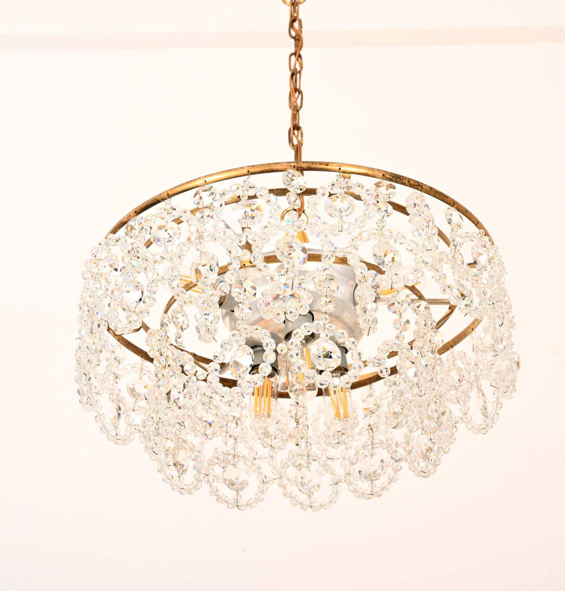 Lustre en cristal taillé du milieu du siècle en vente 4