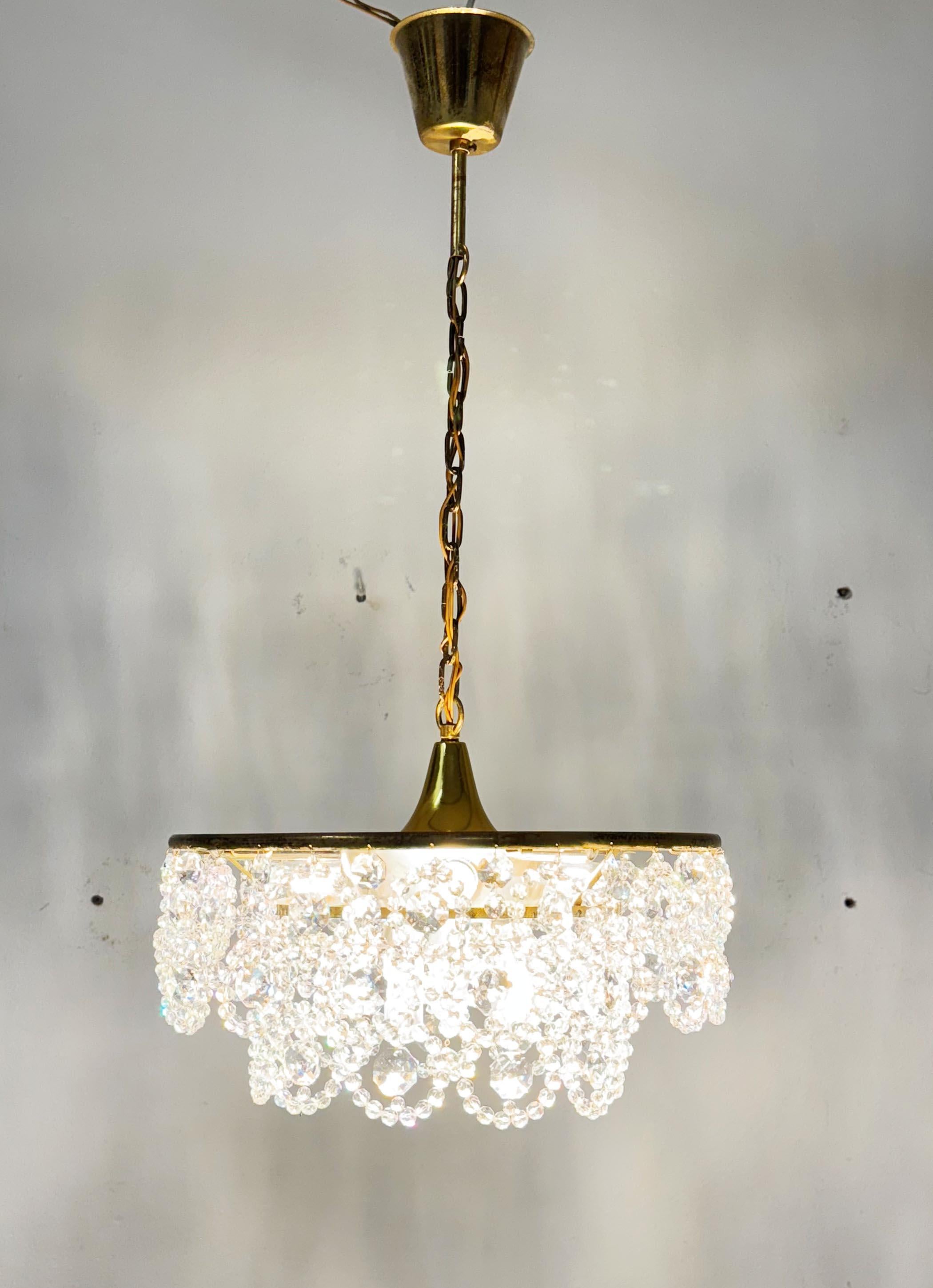 Lustre en cristal taillé du milieu du siècle en vente 3