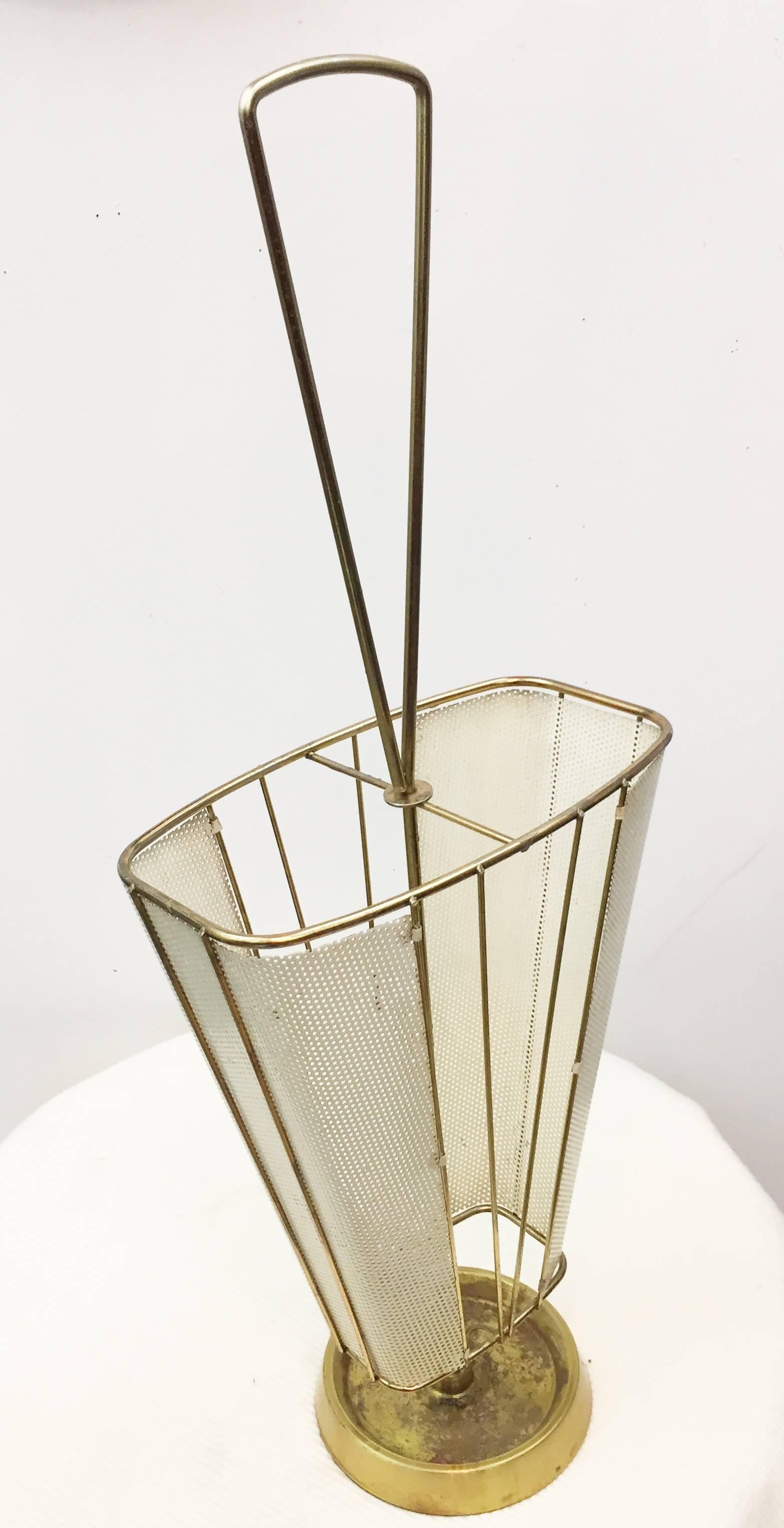 Mid-Century Brass Italian Umbrella Stand In Good Condition For Sale In Vienna, AT