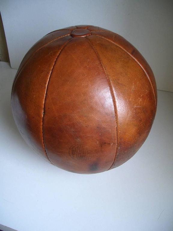 Vintage Leather Medicine Ball In Excellent Condition For Sale In Vienna, AT
