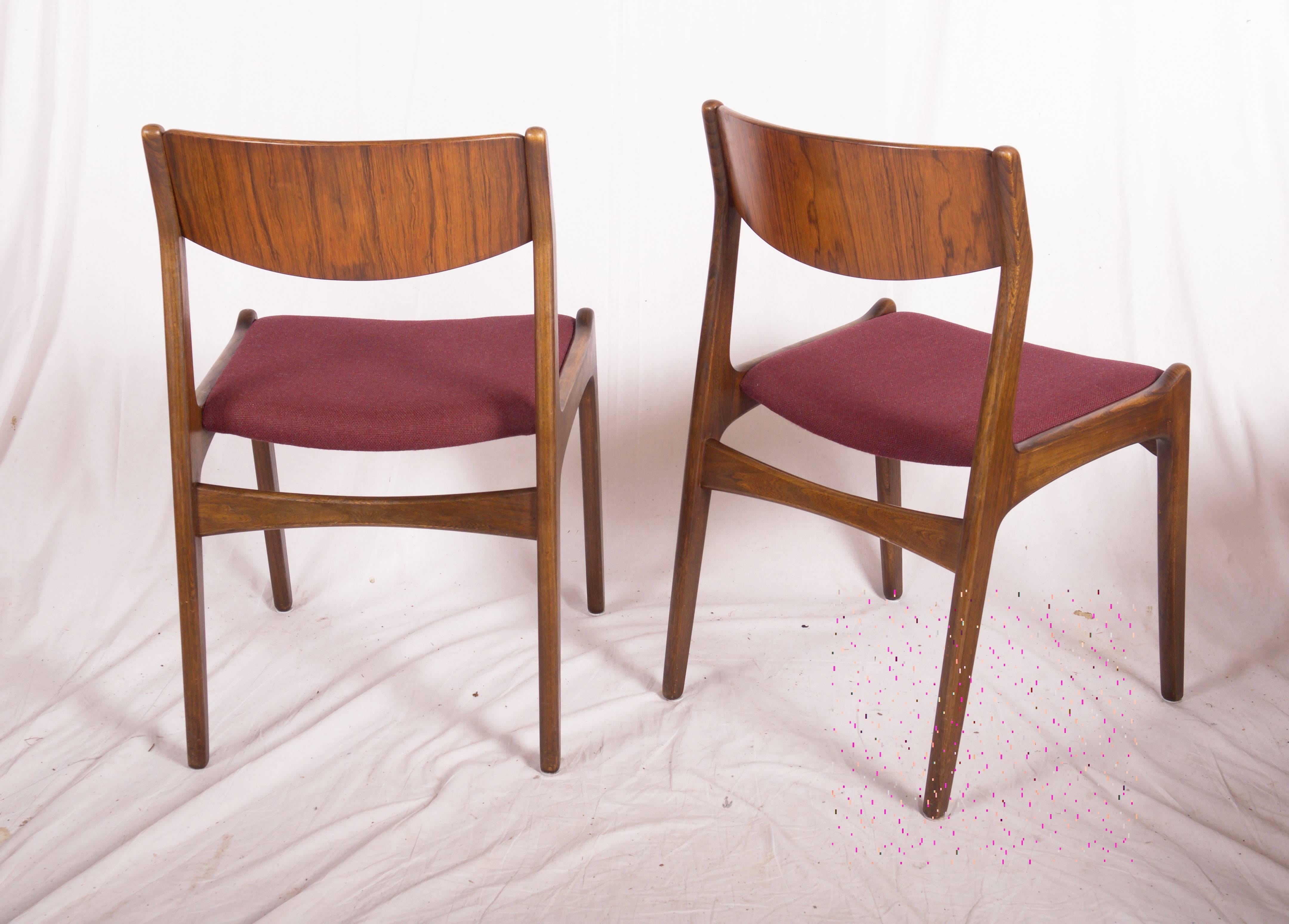 Bois de feuillus Ensemble de six chaises de salle à manger danoises du milieu du siècle dernier en vente