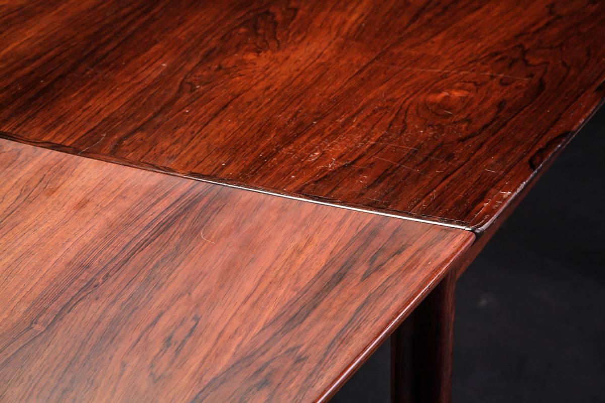 Milieu du XXe siècle Table à manger danoise en bois de feuillus en vente
