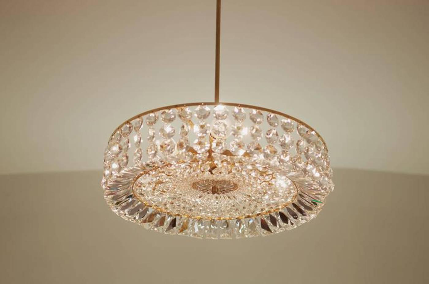 Cut Crystal Austrian Chandelier In Excellent Condition For Sale In Vienna, AT