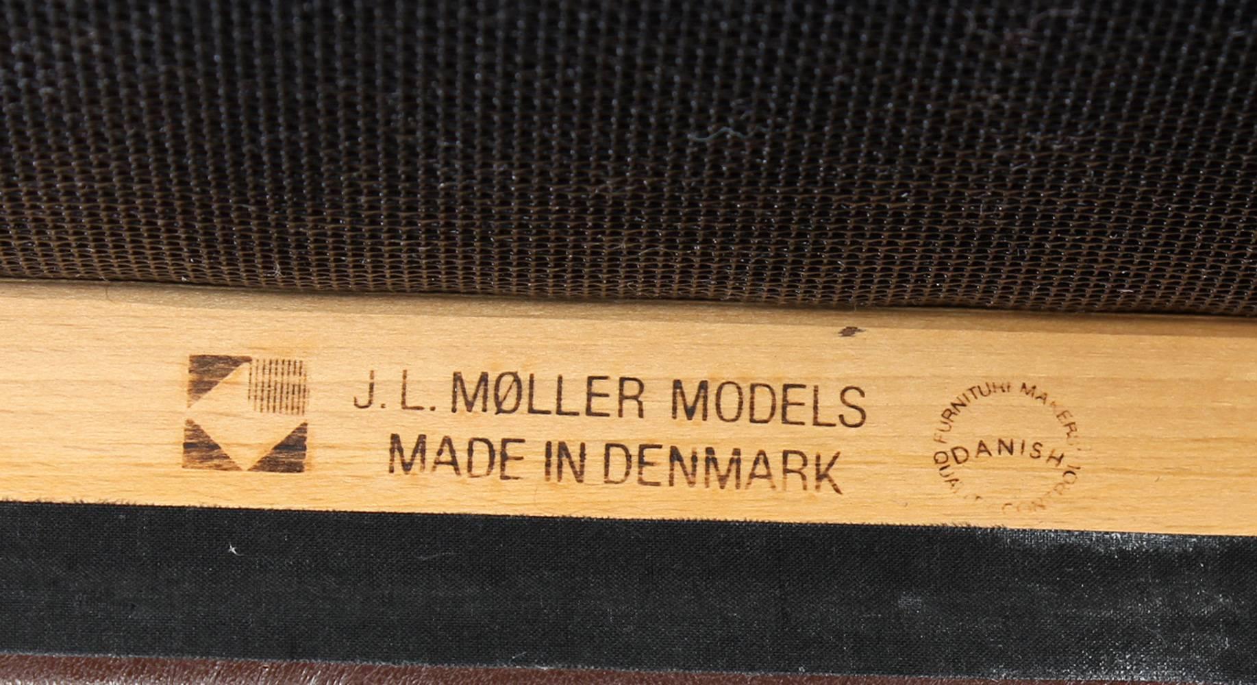 Satz von sechs Esszimmerstühlen aus Eiche von Niels O. Moller für J.L.Moller im Angebot 1