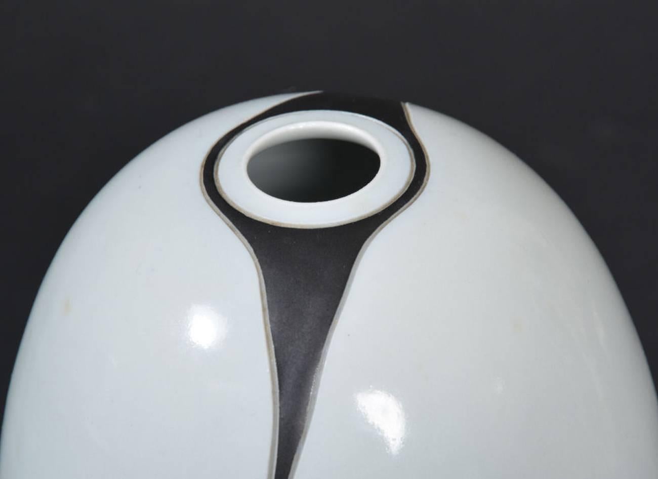 Porcelain Vase from the 1970s In Excellent Condition For Sale In Vienna, AT