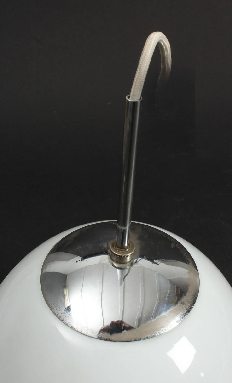 Opalglas-Hängelampe von Louis Poulsen „Bell Lampe“ (Skandinavische Moderne) im Angebot