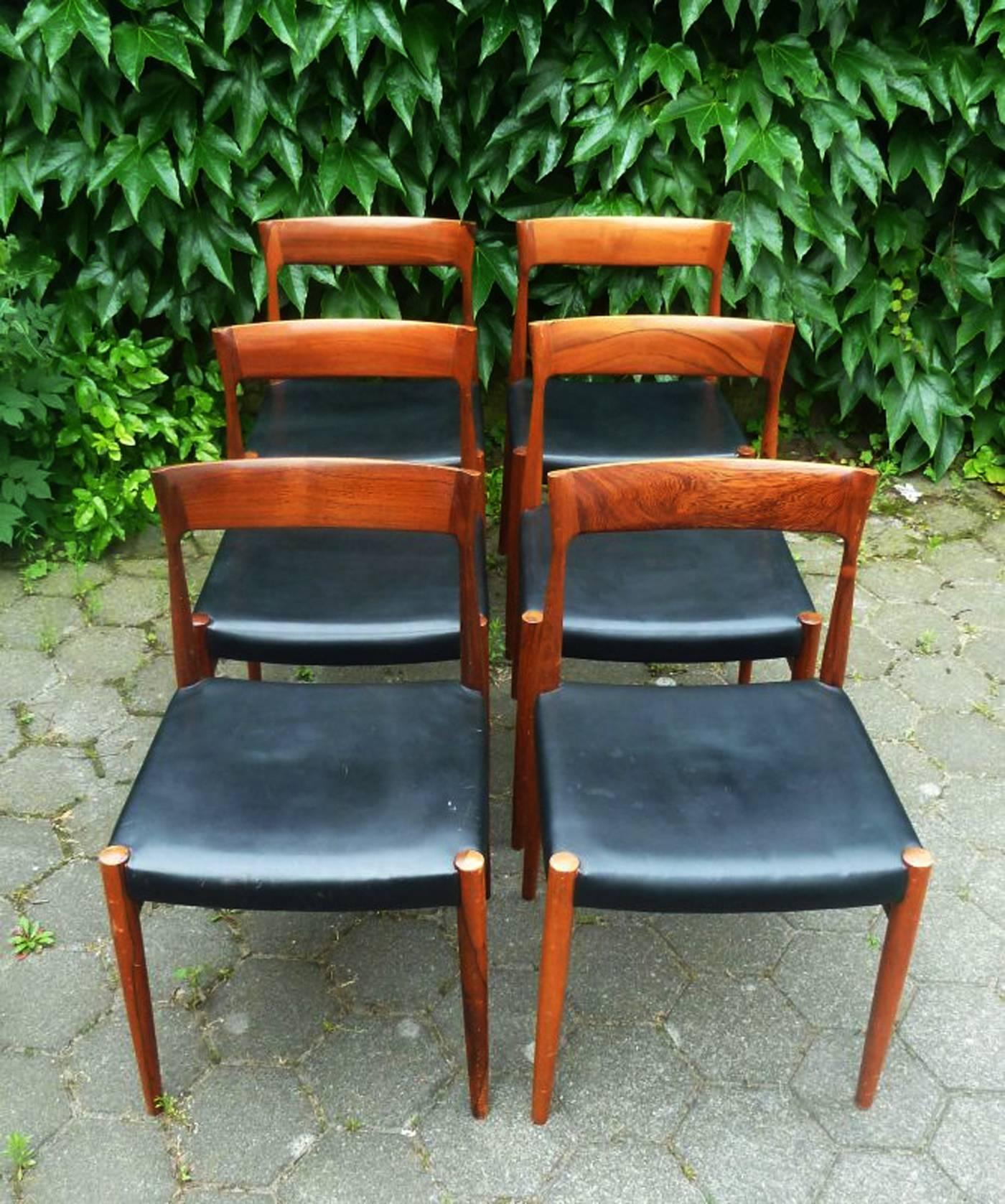 Milieu du XXe siècle Ensemble de six chaises de salle à manger en bois dur dans le style des chaises Møller 77 en vente