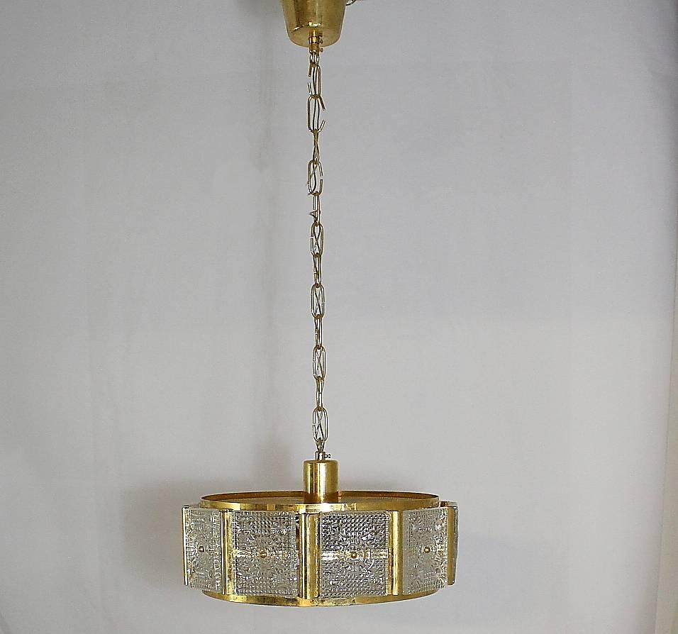 Carl Fagerlund for Orrefors Glass, Brass Chandelier In Excellent Condition For Sale In Vienna, AT