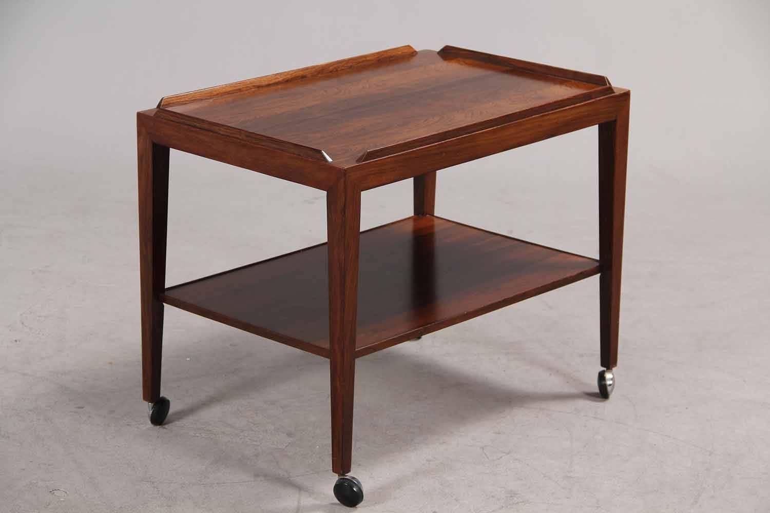 Haslev Møbelfabrik, a rolling side table made of rosewood with shelf and slightly tapered legs, completed on wheels. Made in Denmark in the 1960s.
Excellent original condition.