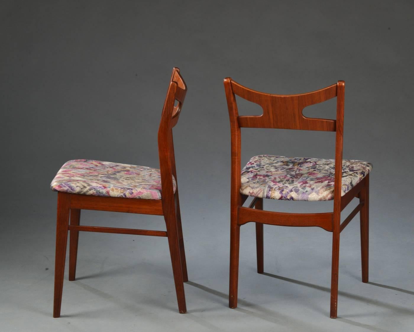 Scandinave moderne Ensemble de quatre chaises de salle à manger dans l'art de Hans Wegner en vente
