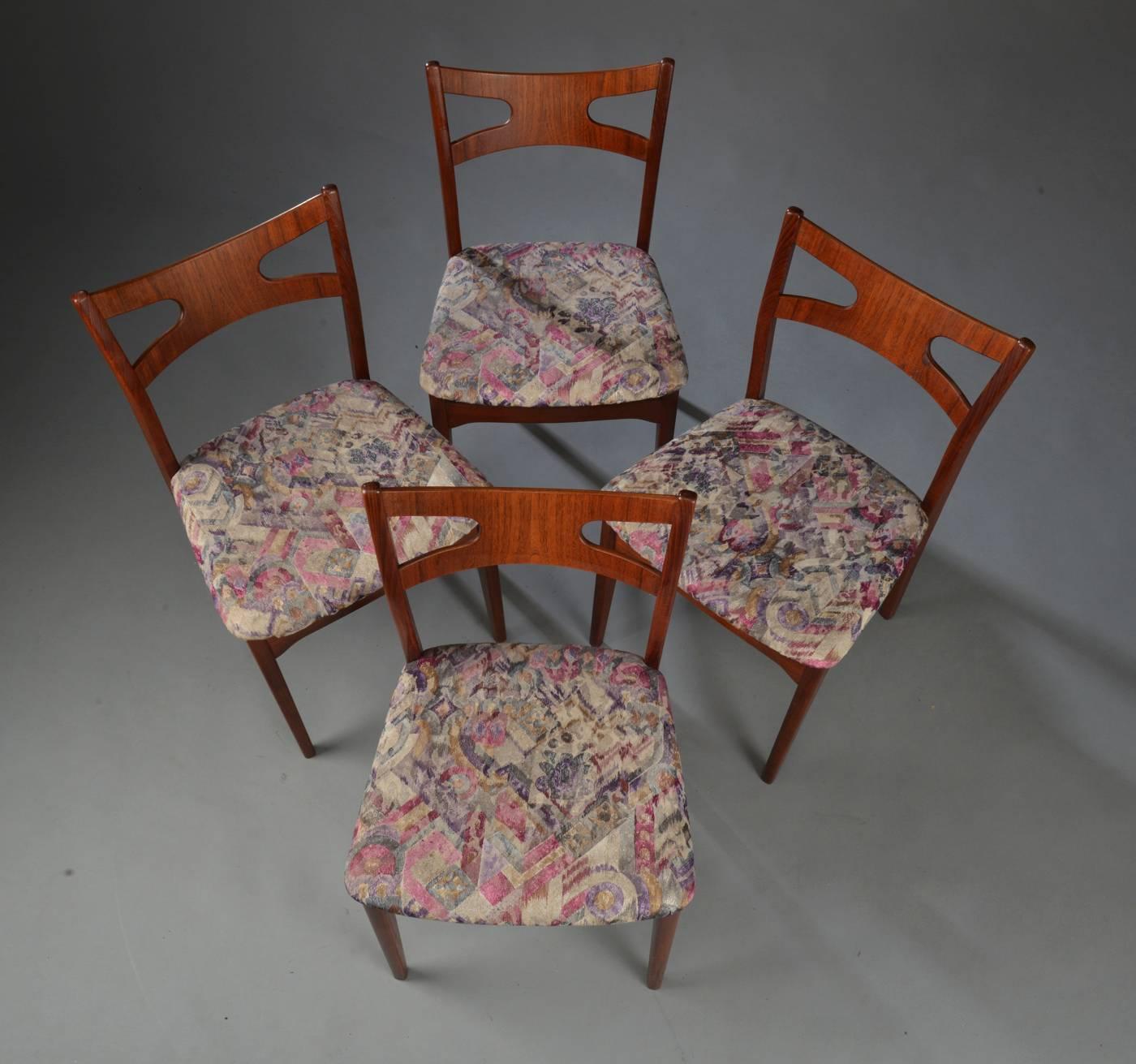 Danois Ensemble de quatre chaises de salle à manger dans l'art de Hans Wegner en vente