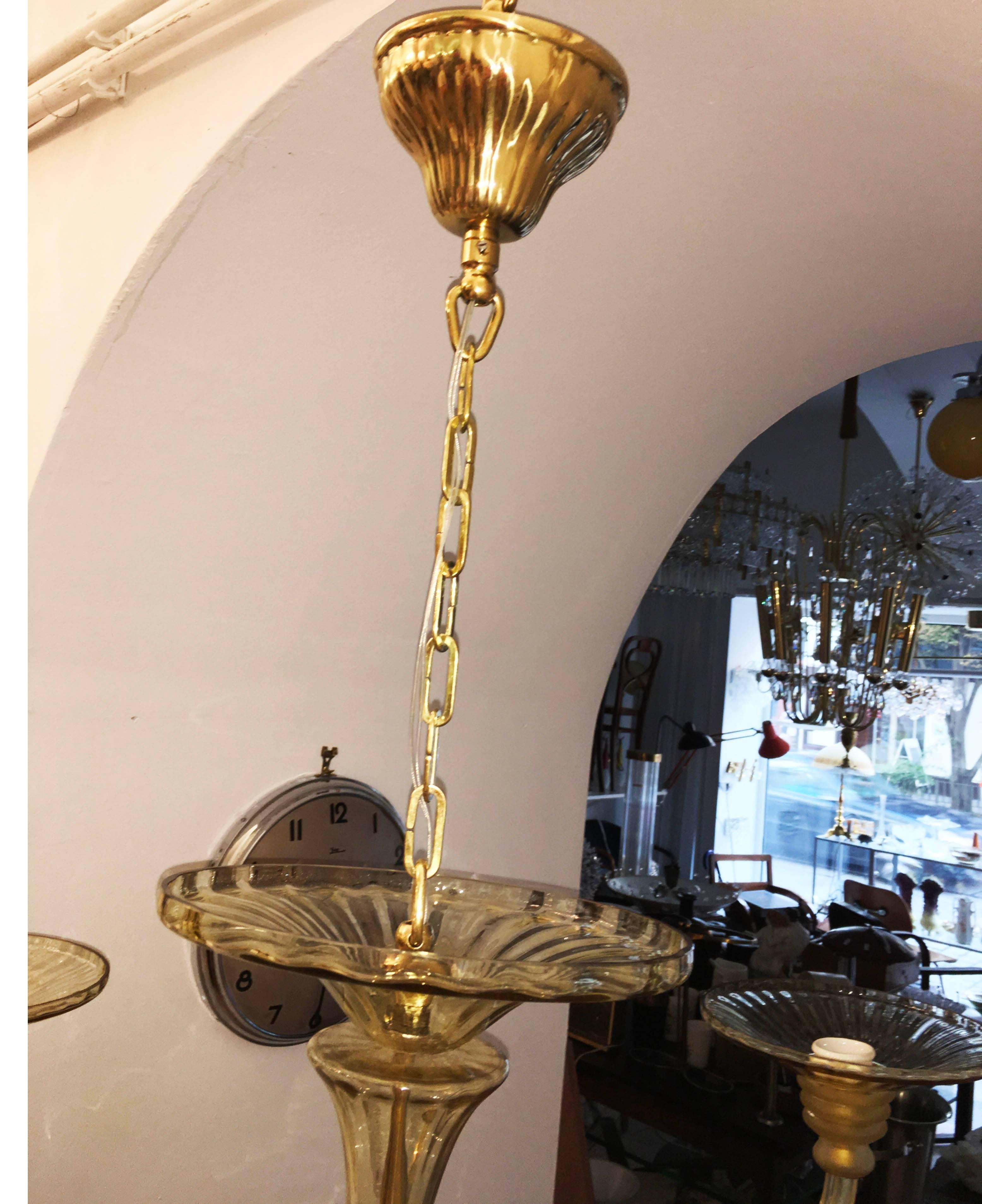Milieu du XXe siècle Grand lustre Art Déco en verre d'ambre de Murano en vente