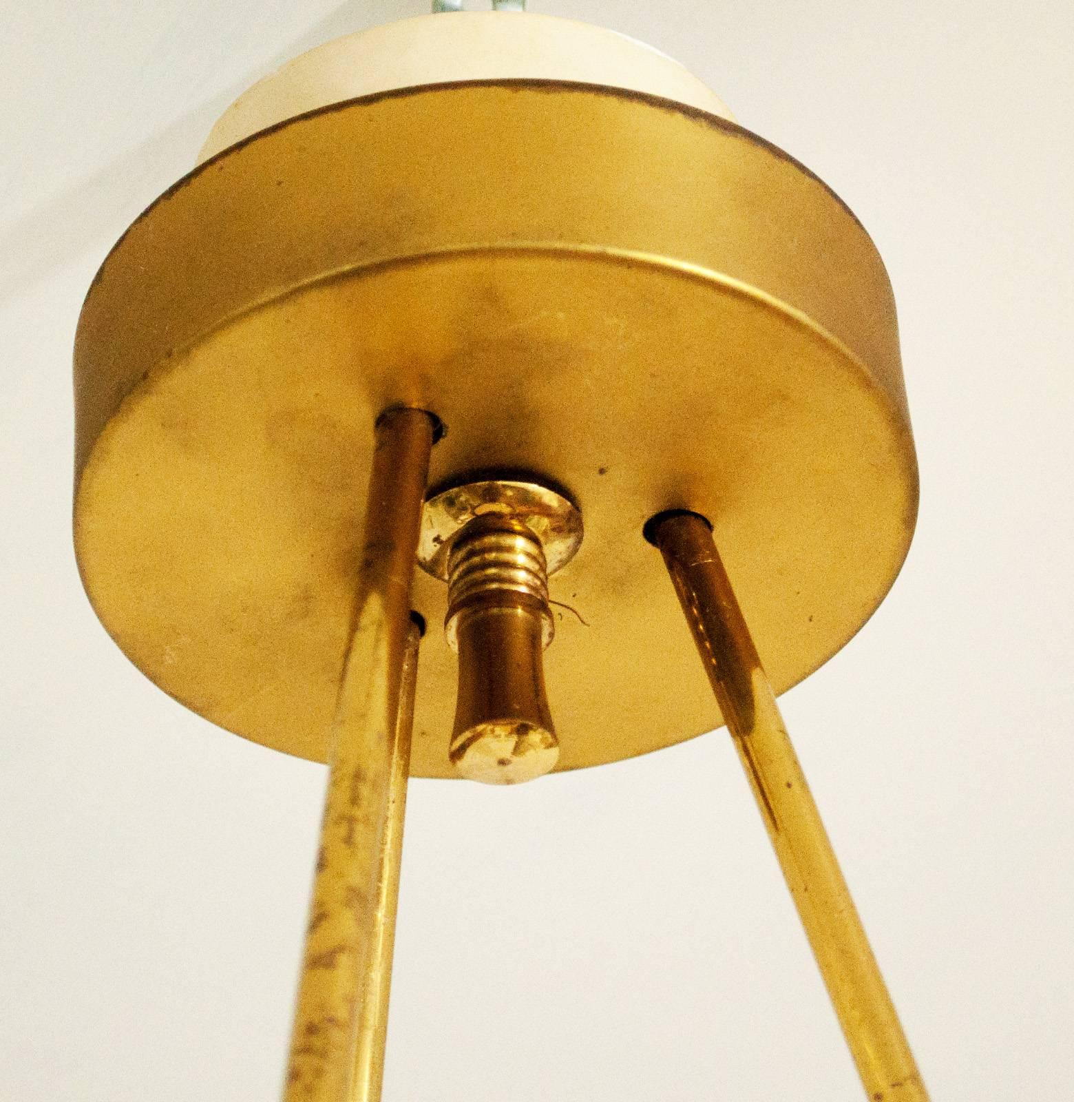 Brass construction gold plated with cut crystal glass elements, fitted with twelve E27 sockets. Designed by Gino Paroldo made by the Milan lighting company: Dinodei, circa 1968.