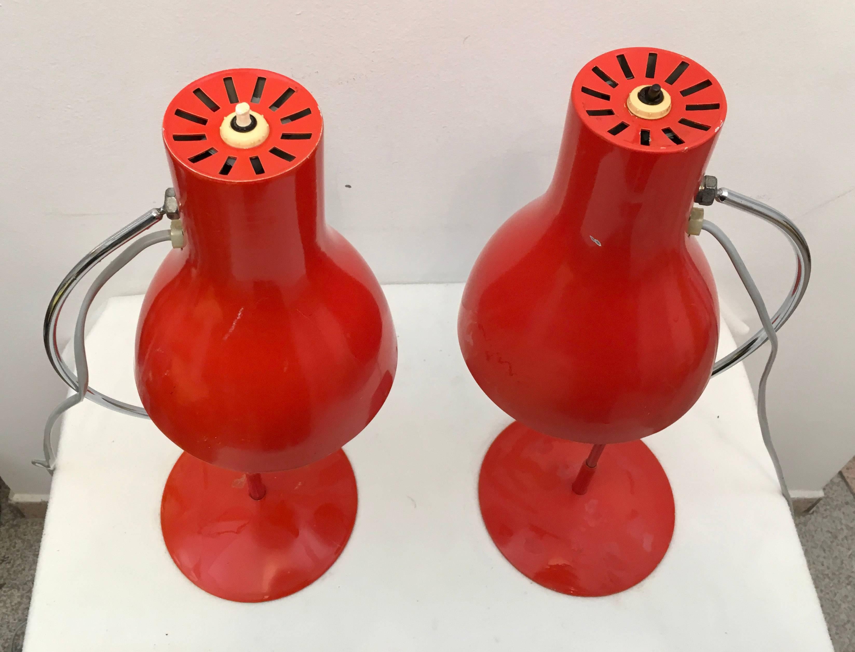 Steel construction with aluminum shade red painted powered with one E27 bulb from the 1960s.
Good original working condition.
up to 3 available
