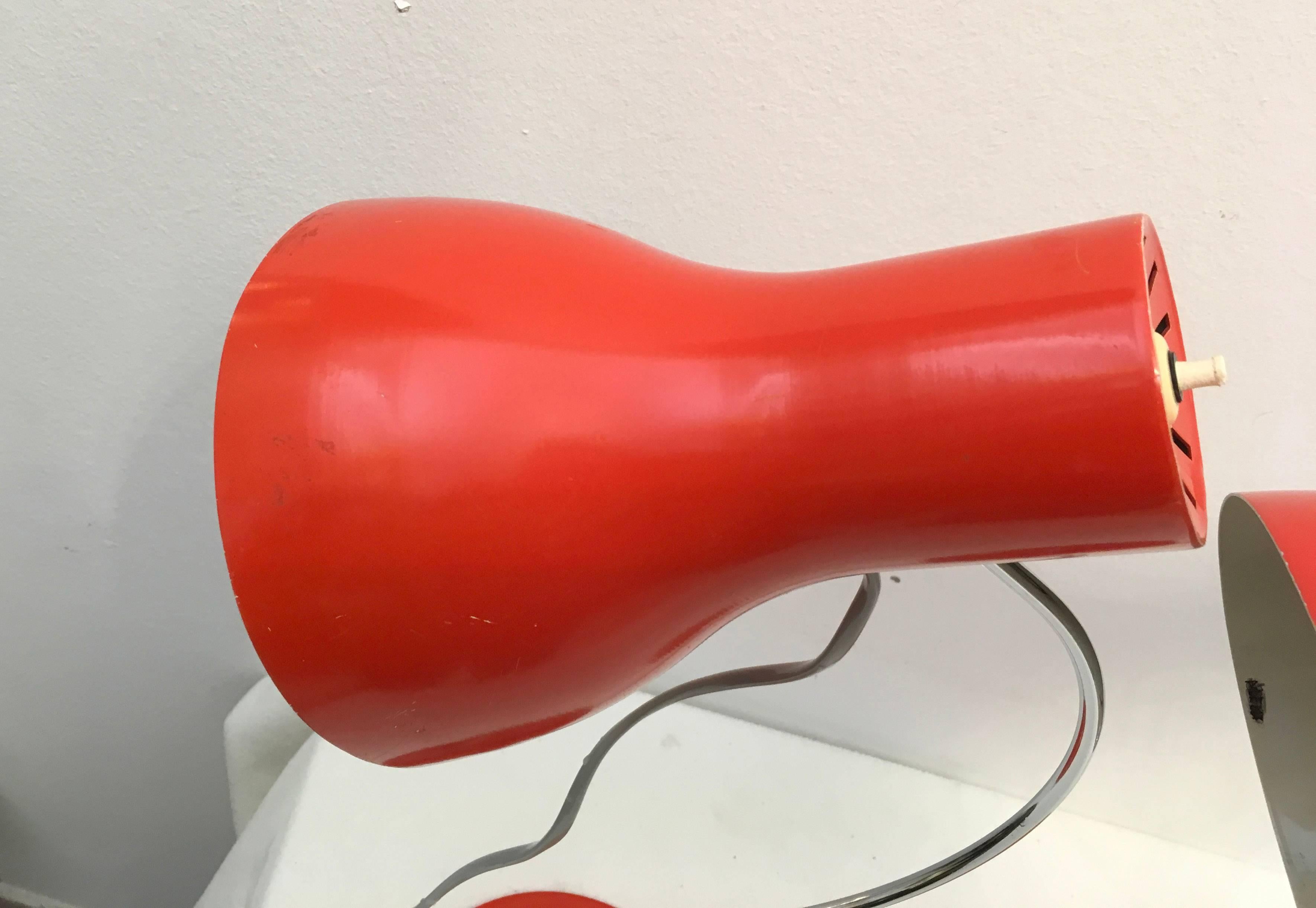 Metà XX secolo Lampada da tavolo rossa del Medioevo di Josef Hurka per Napako in vendita