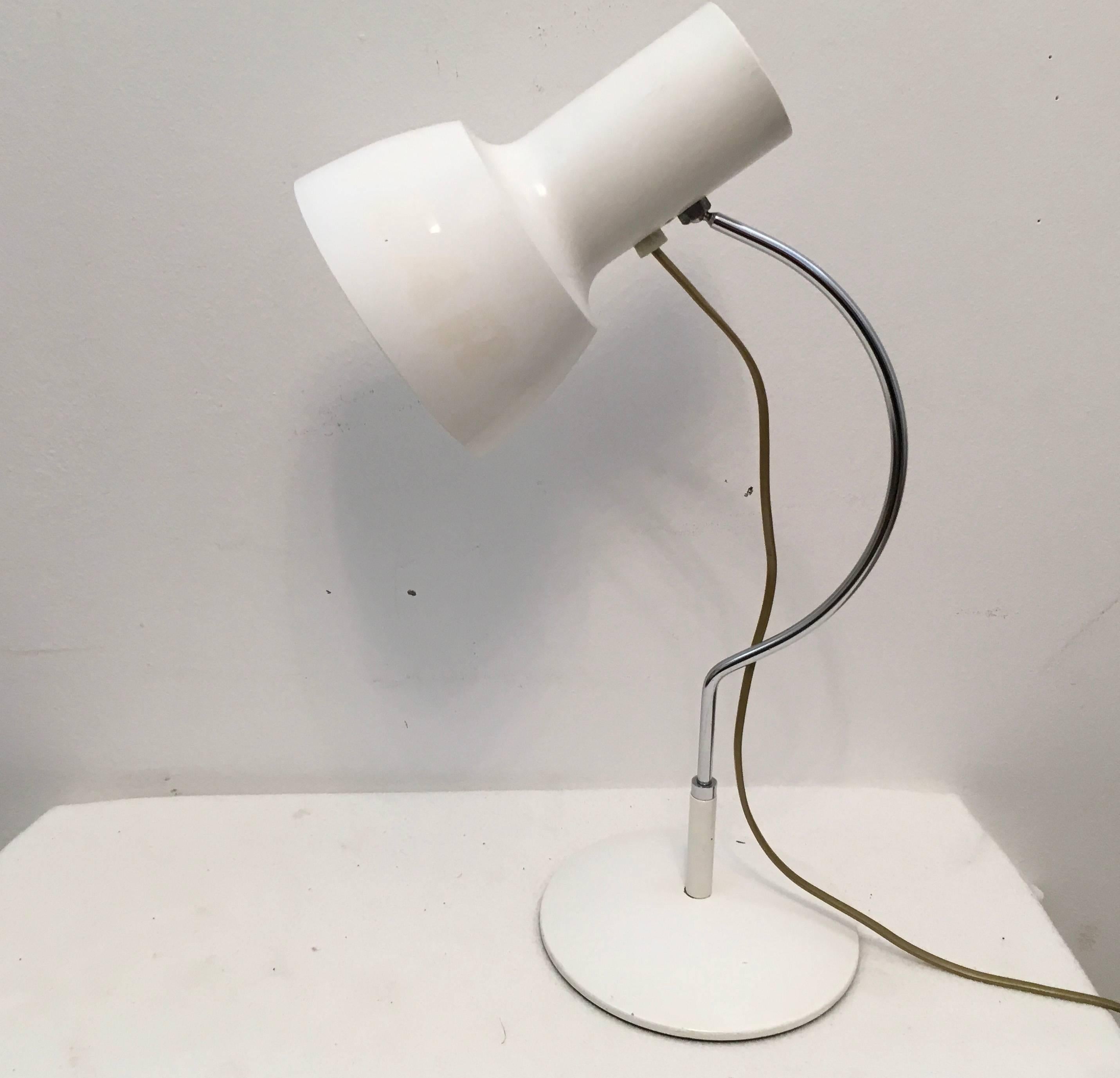 Steel construction with aluminium shade white painted powered with one E27 bulb from the 1960s.
Good original working condition.