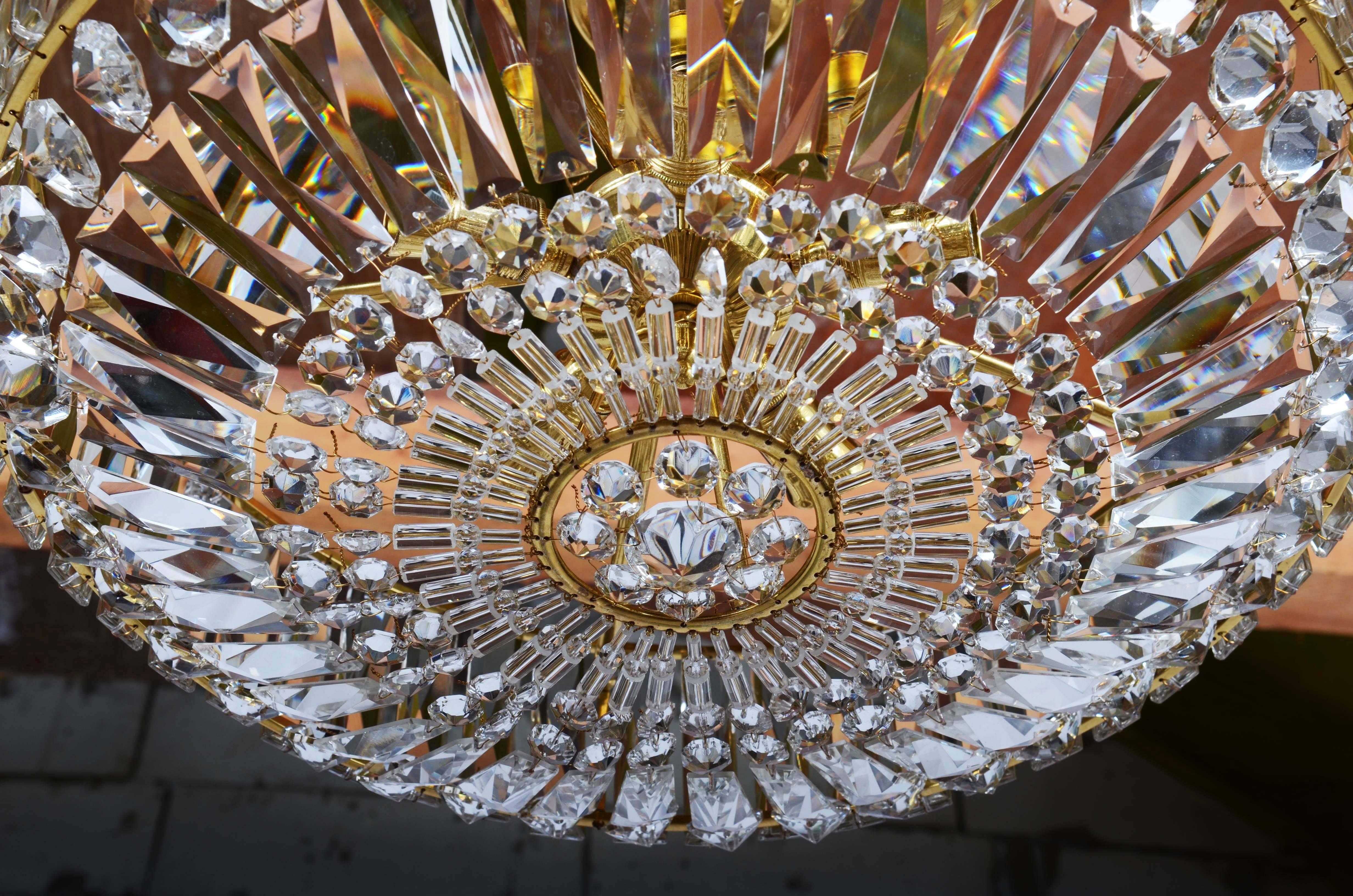 Swedish Cat Crystal Chandelier In Good Condition For Sale In Vienna, AT