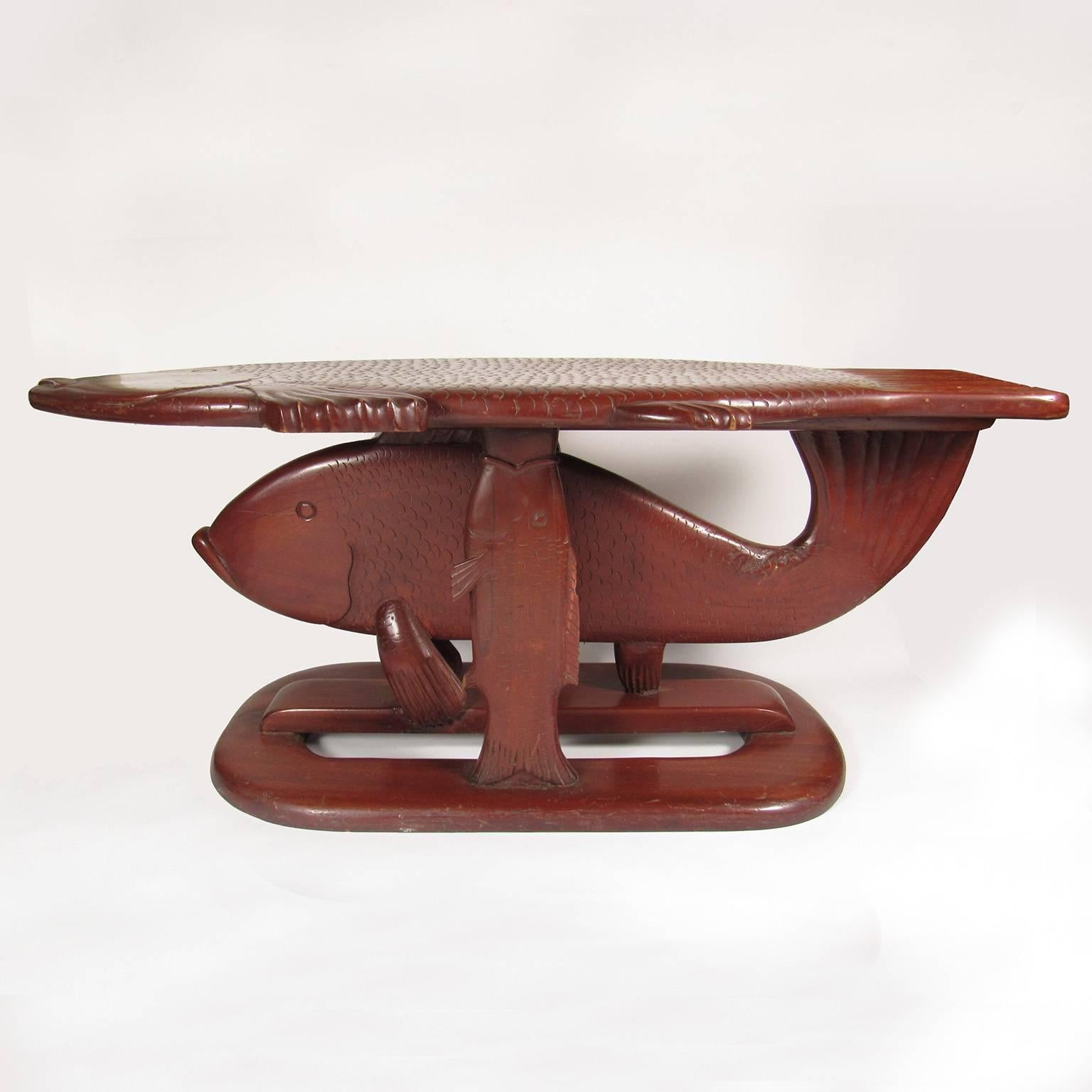 Vintage Folk Art Carved Wood Fish Form Coffee Table (Volkskunst) im Angebot
