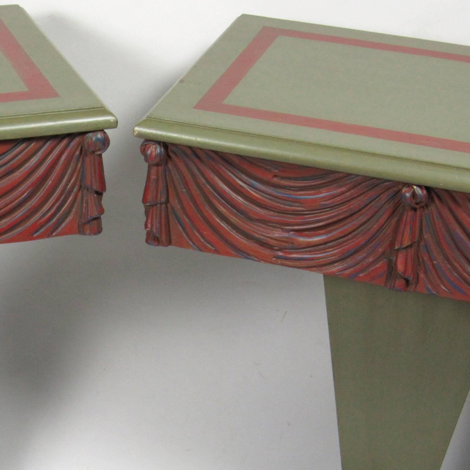 Pair of Mid-Century Neoclassical Style Paint-Decorated Swag-Carved End Tables In Good Condition In Concord, MA