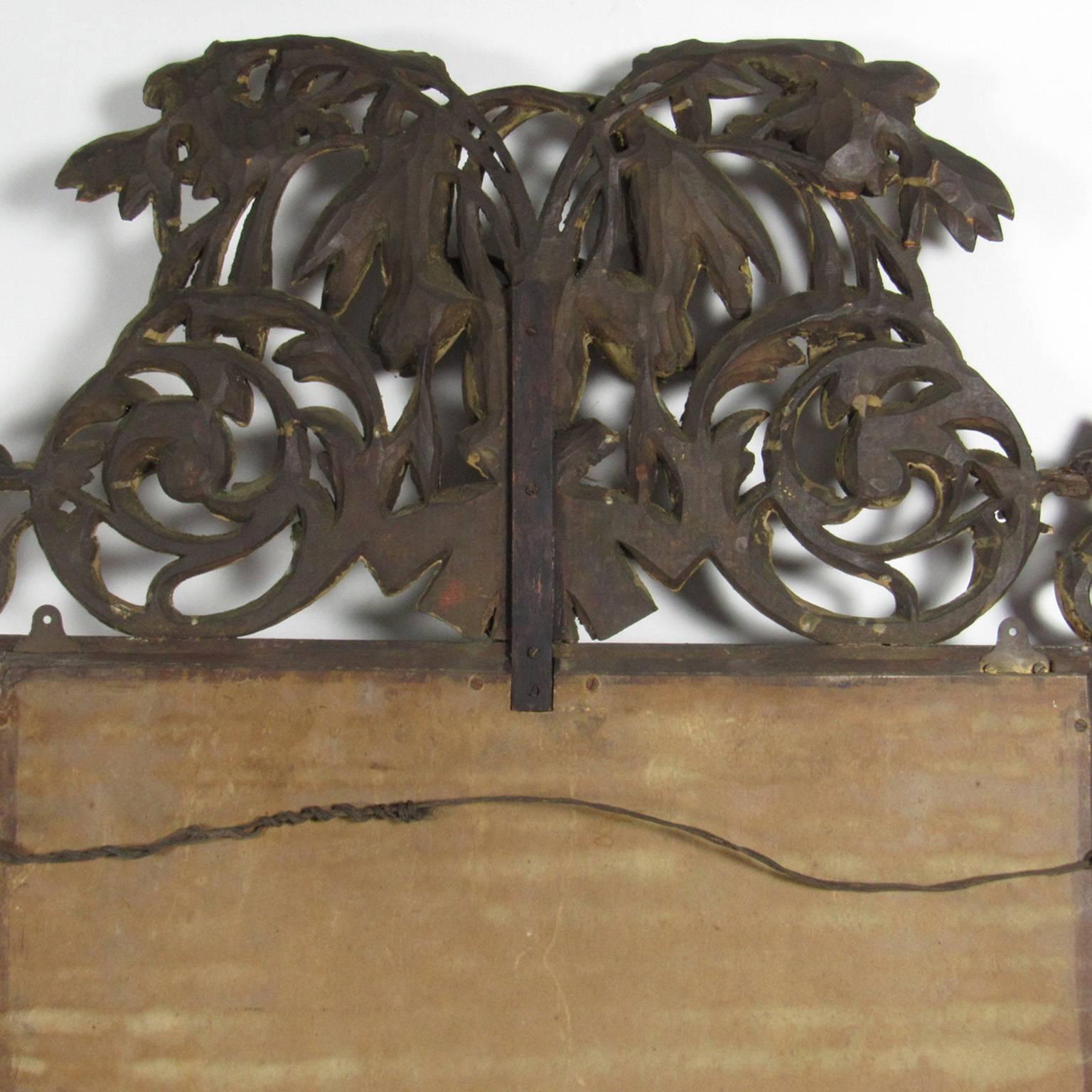 American Antique Hand-Carved Decorative Wall Mirror For Sale