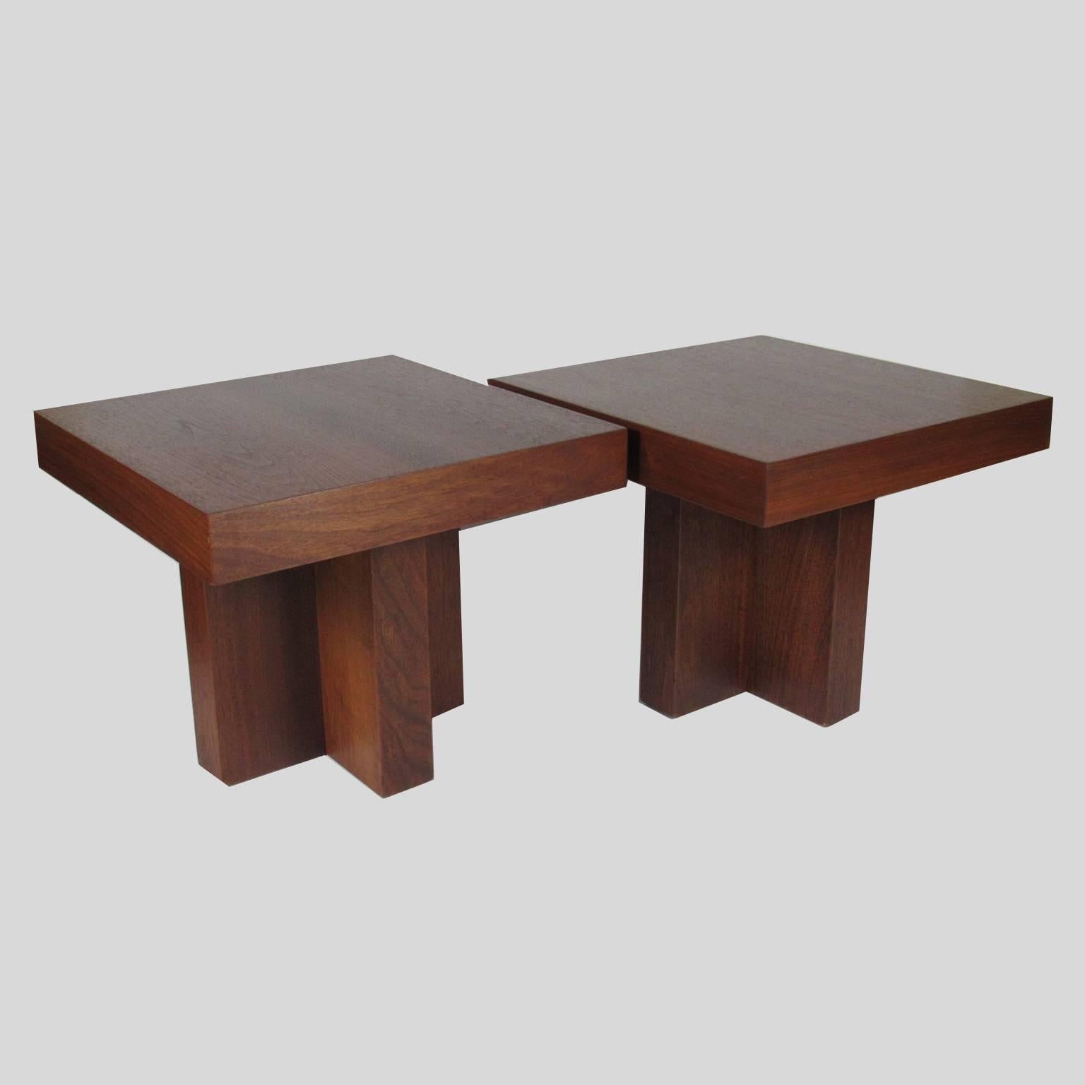 Pair of Milo Baughman Mid-Century Modern walnut veneered square side tables, with X-form pedestal bases. Measure: Height 15 in, top 18 x 18 in.