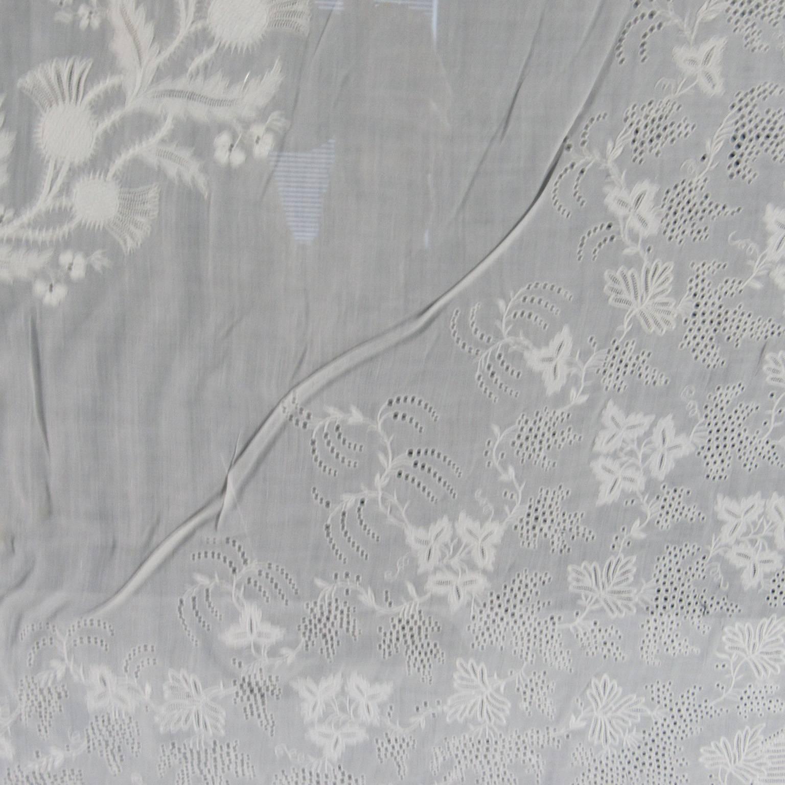 Fine 19th Century 'or Earlier' Antique Linen Embroidered Table Scarf For Sale 1