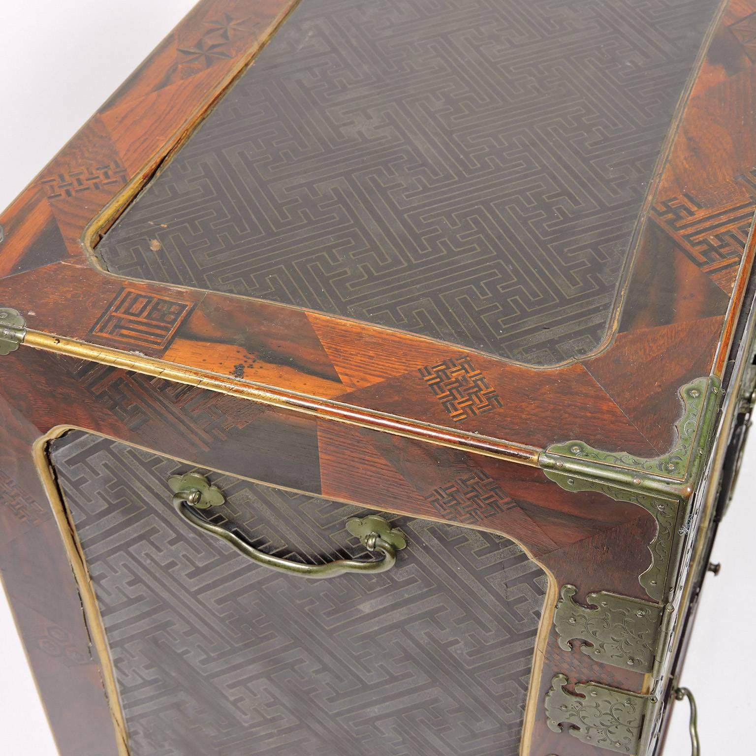 19th Century Chinese Inlaid Rosewood and Brass Bound Jewelry Chest In Good Condition For Sale In Concord, MA
