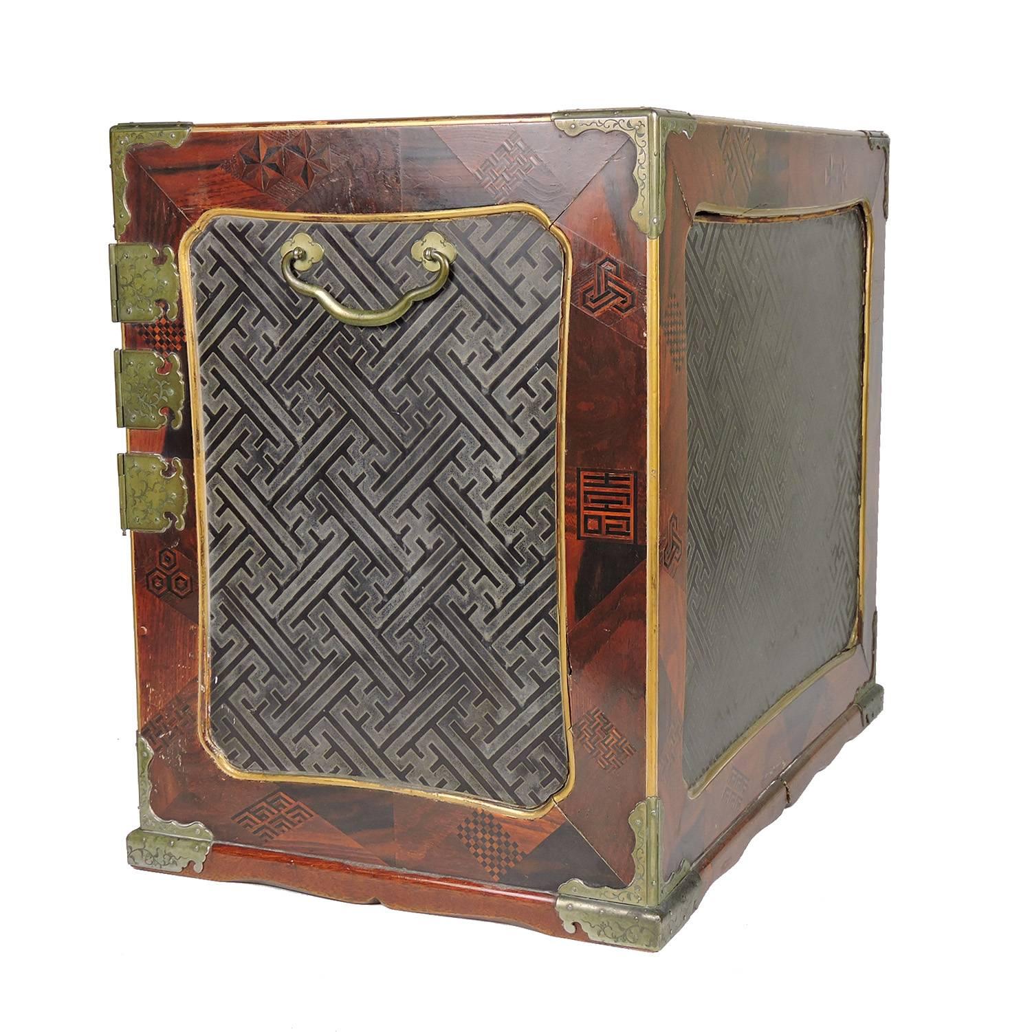 19th Century Chinese Inlaid Rosewood and Brass Bound Jewelry Chest For Sale 3
