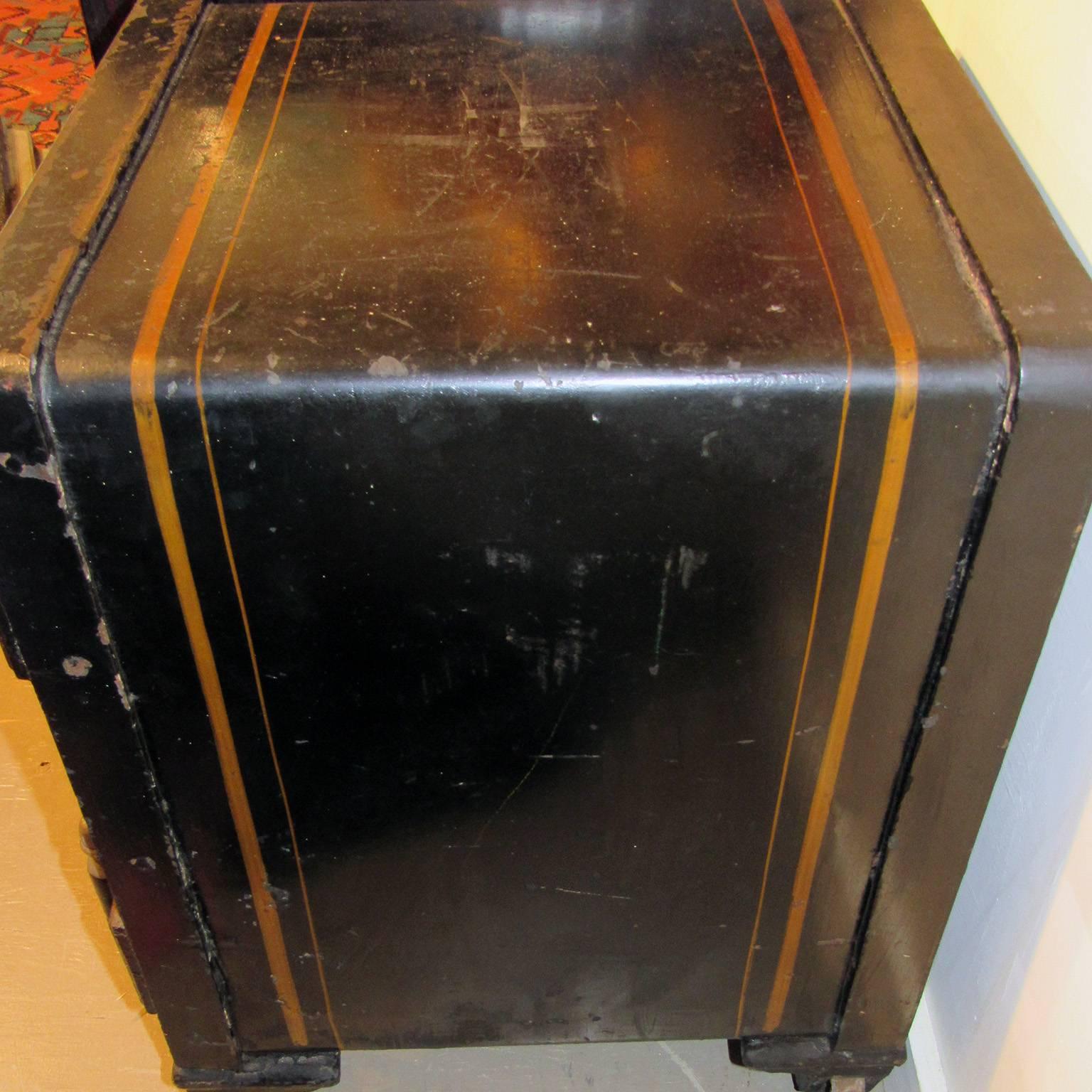 Coffre-fort ancien, entièrement fonctionnel, en acier peint par E.B. Blake Co., Boston 1