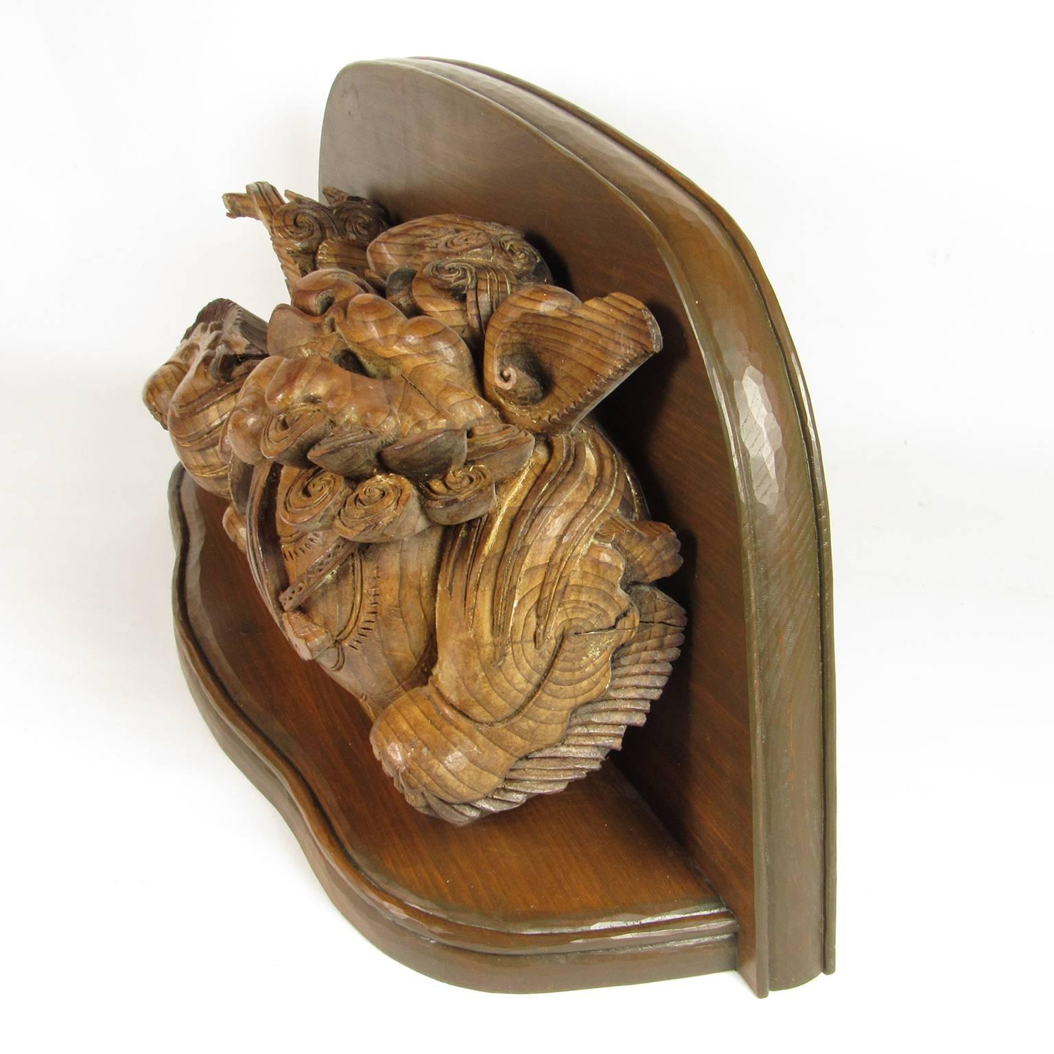 Antique 19th Century or Earlier Chinese Carved Foo Lion Shelf In Good Condition In Concord, MA