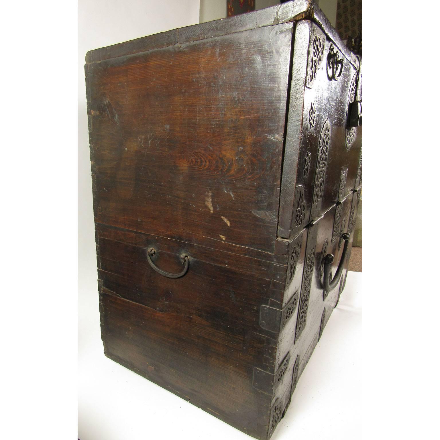 19th Century Korean Hardwood Bandaji Blanket Chest with Iron Mounts In Good Condition For Sale In Concord, MA